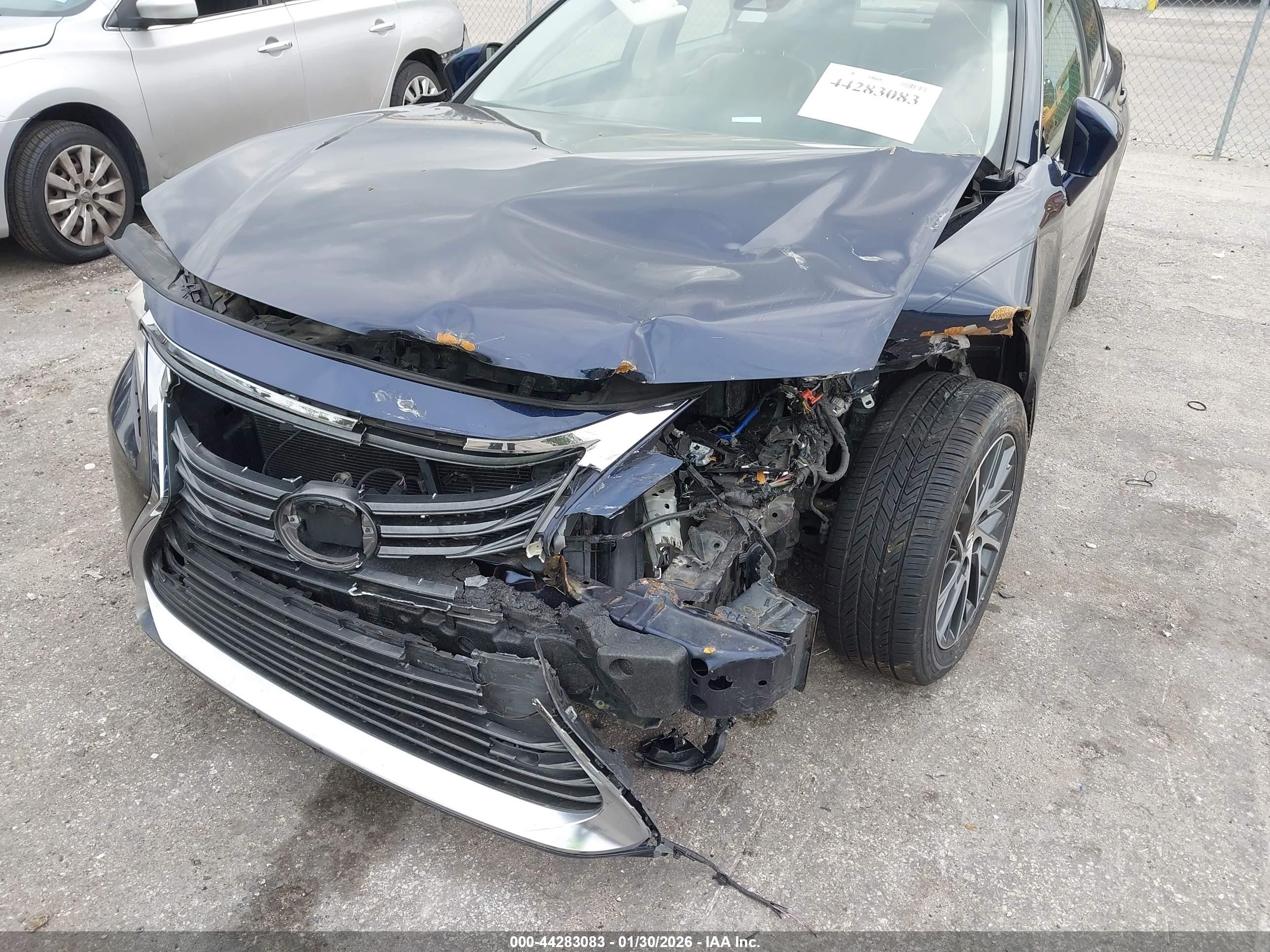 LEXUS ES image 6