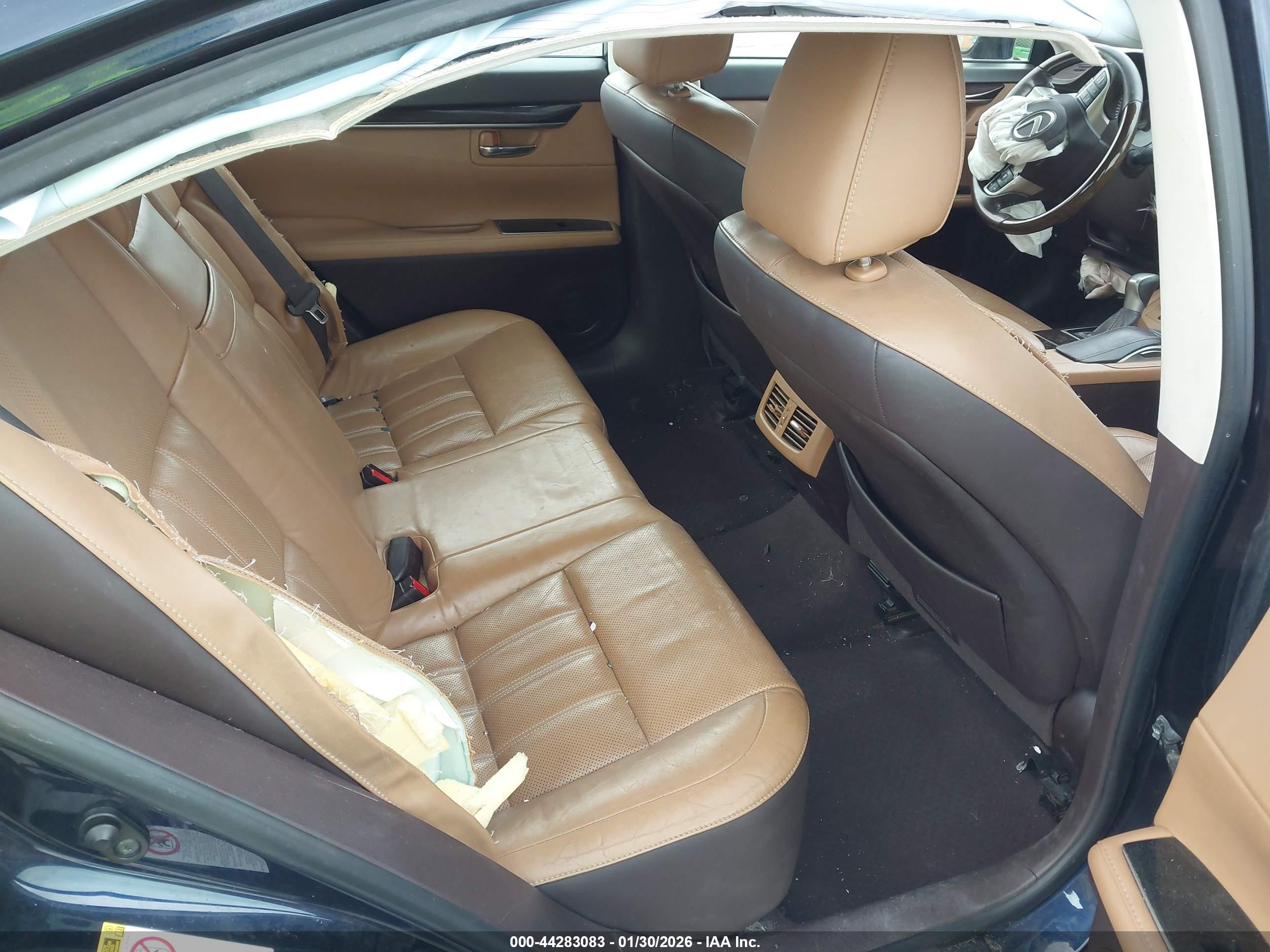 LEXUS ES image 8