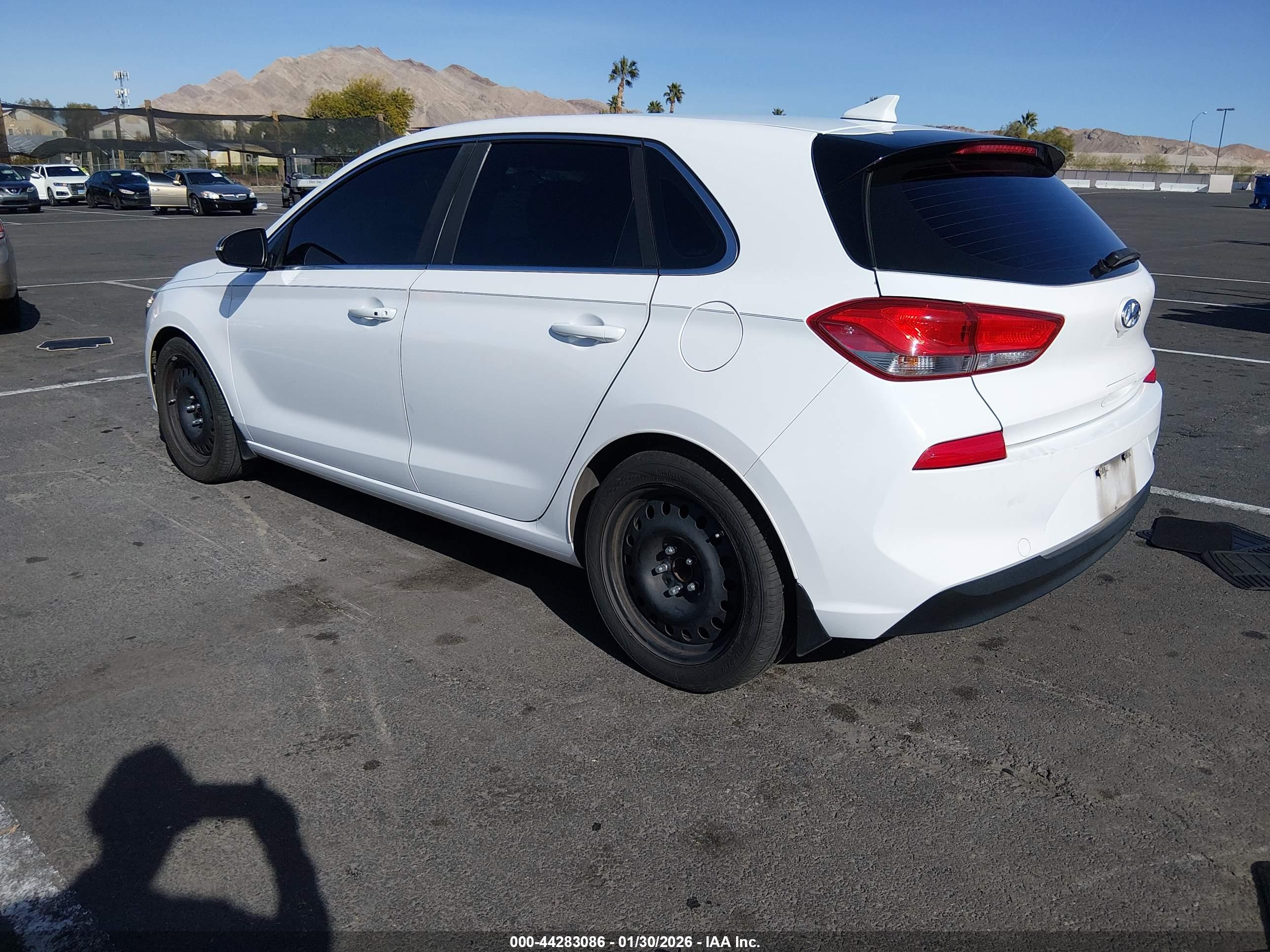 HYUNDAI ELANTRA image 3