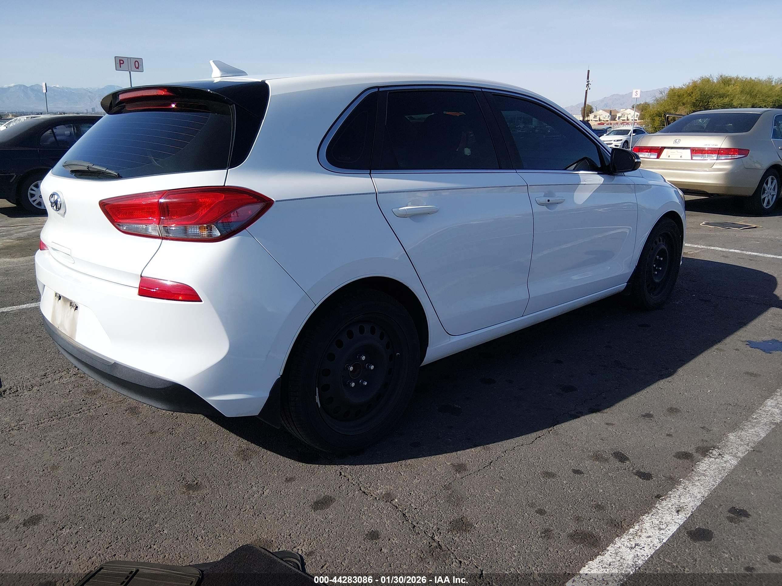 HYUNDAI ELANTRA image 4