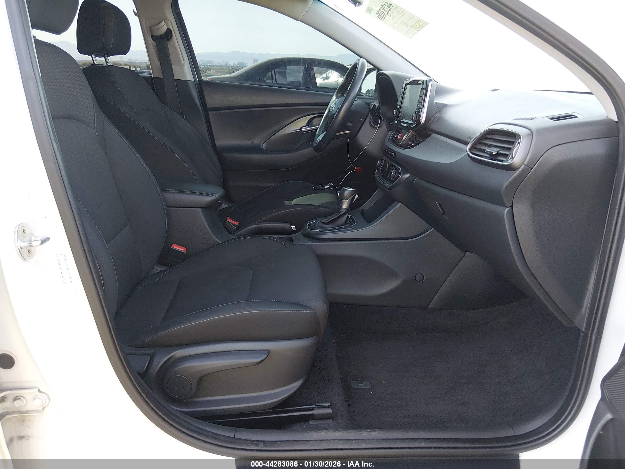 HYUNDAI ELANTRA image 5