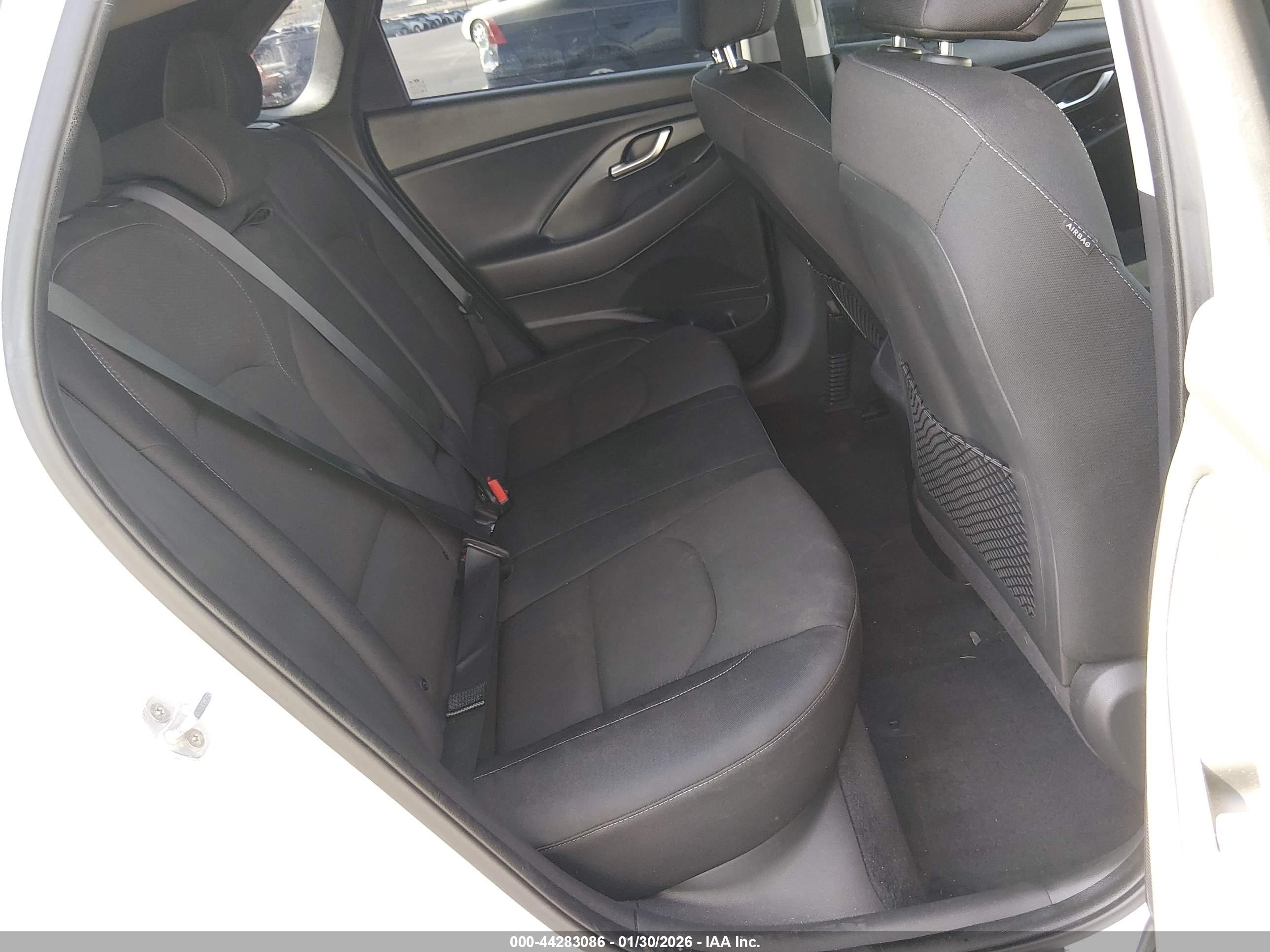 HYUNDAI ELANTRA image 8