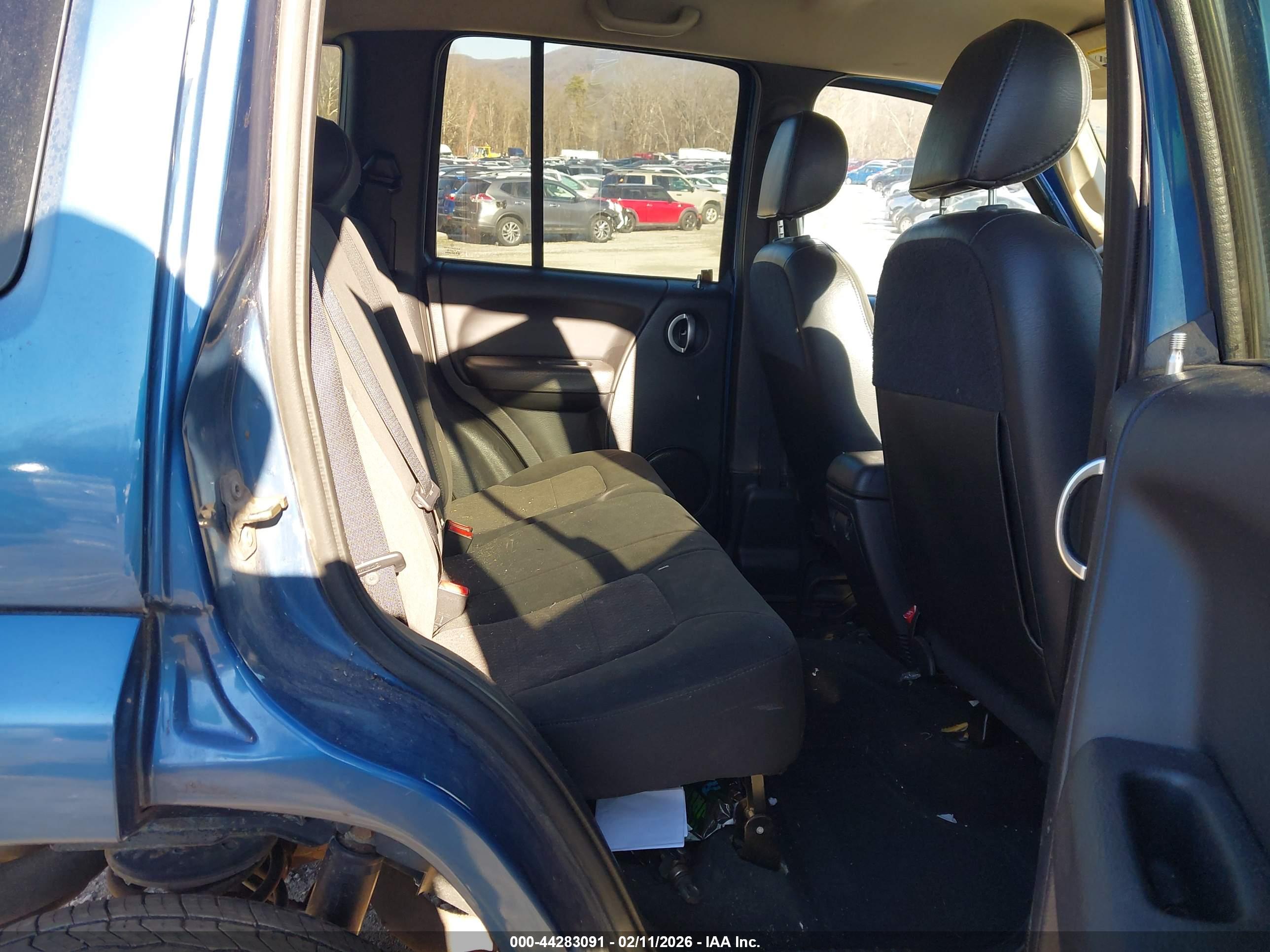 JEEP LIBERTY image 8