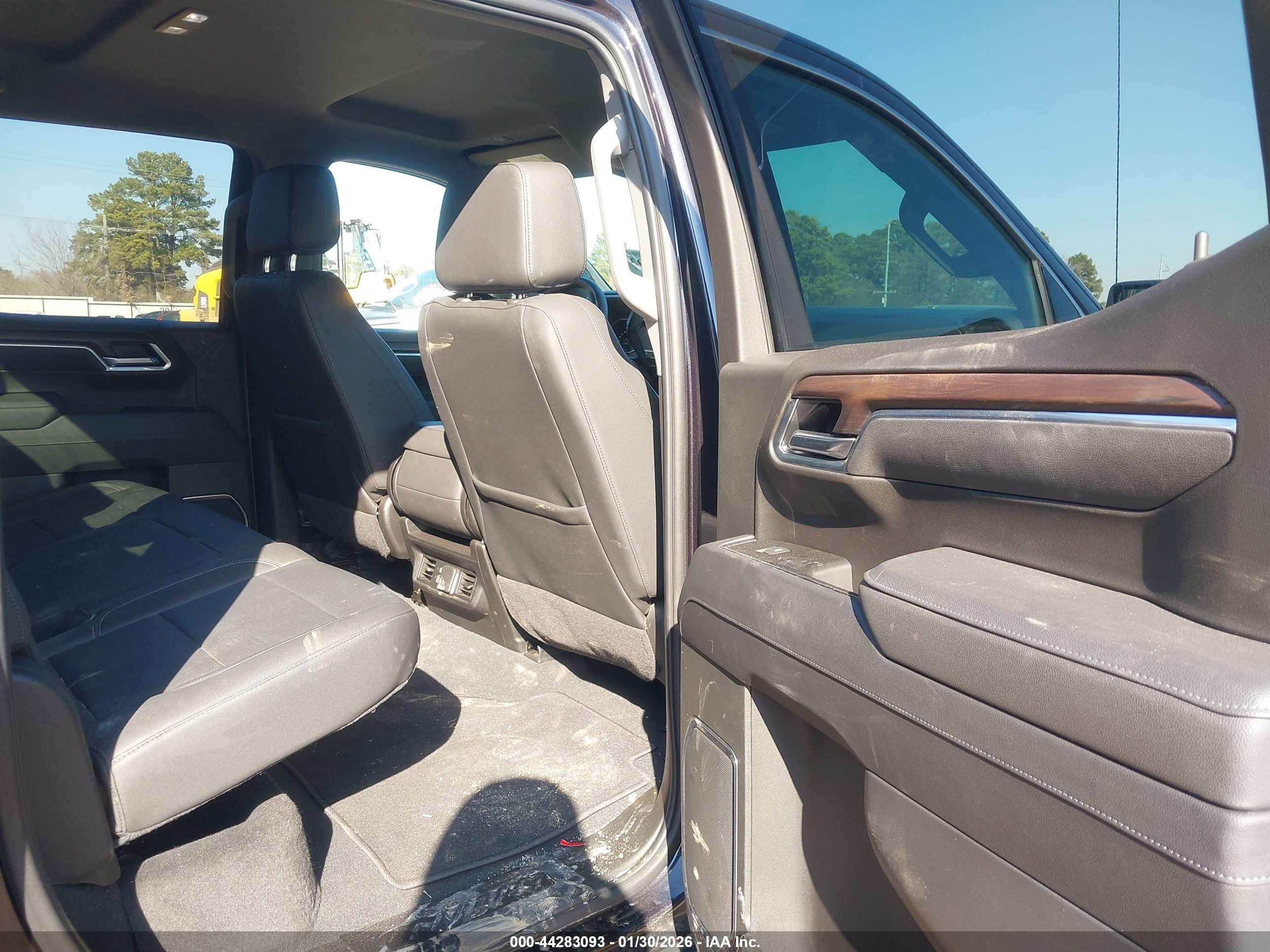 GMC SIERRA image 8