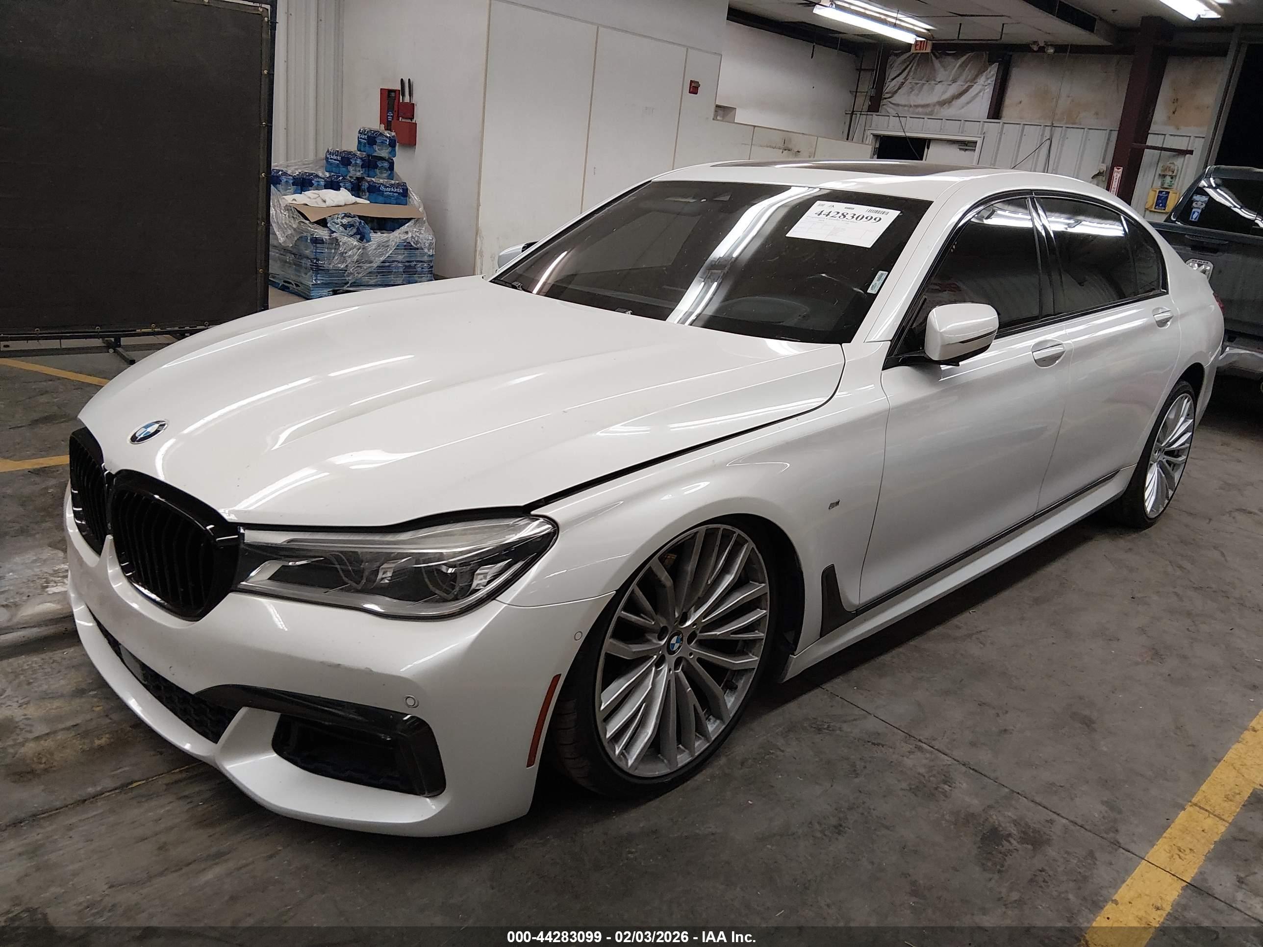 BMW 750I image 2