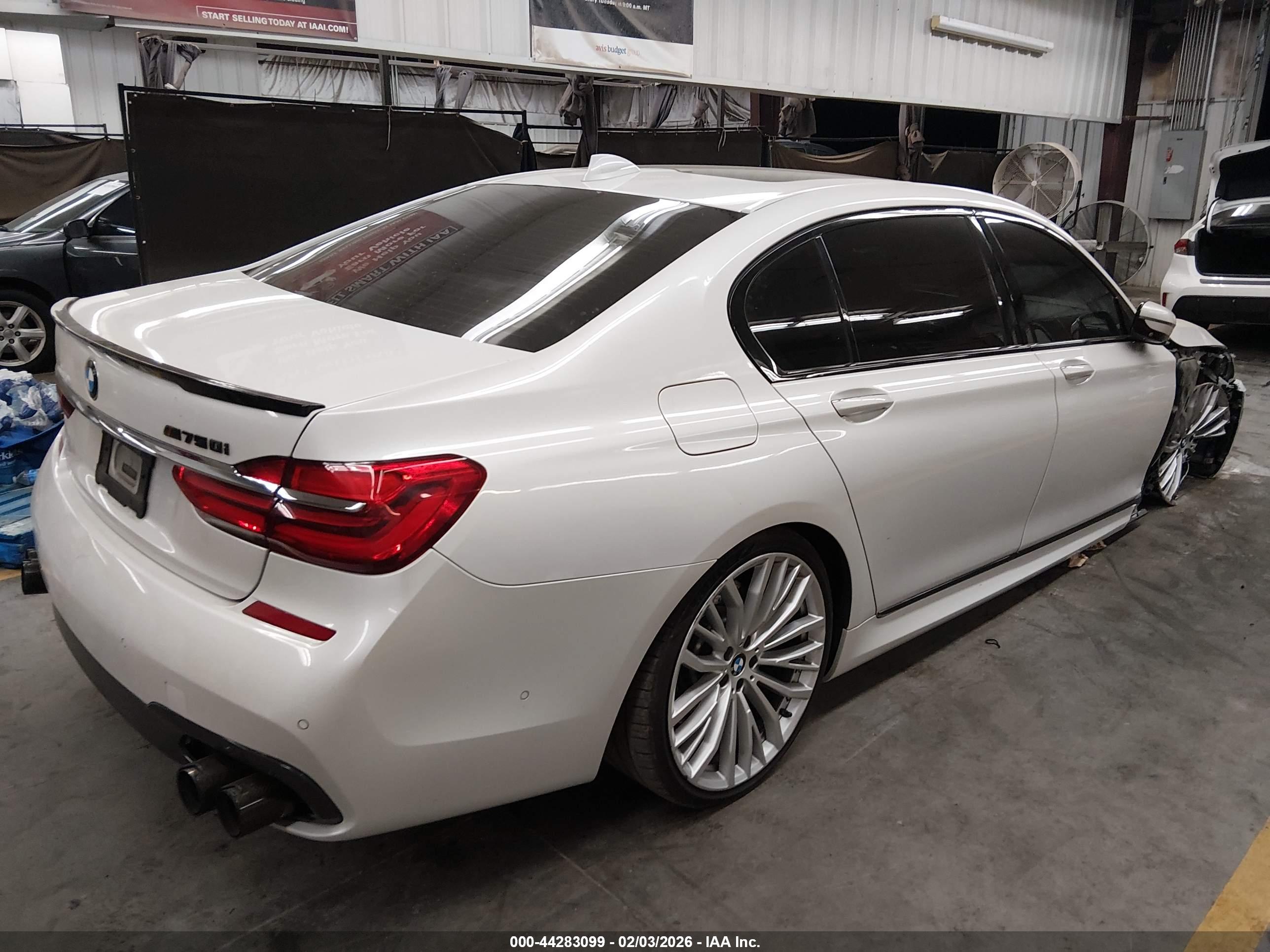 BMW 750I image 4
