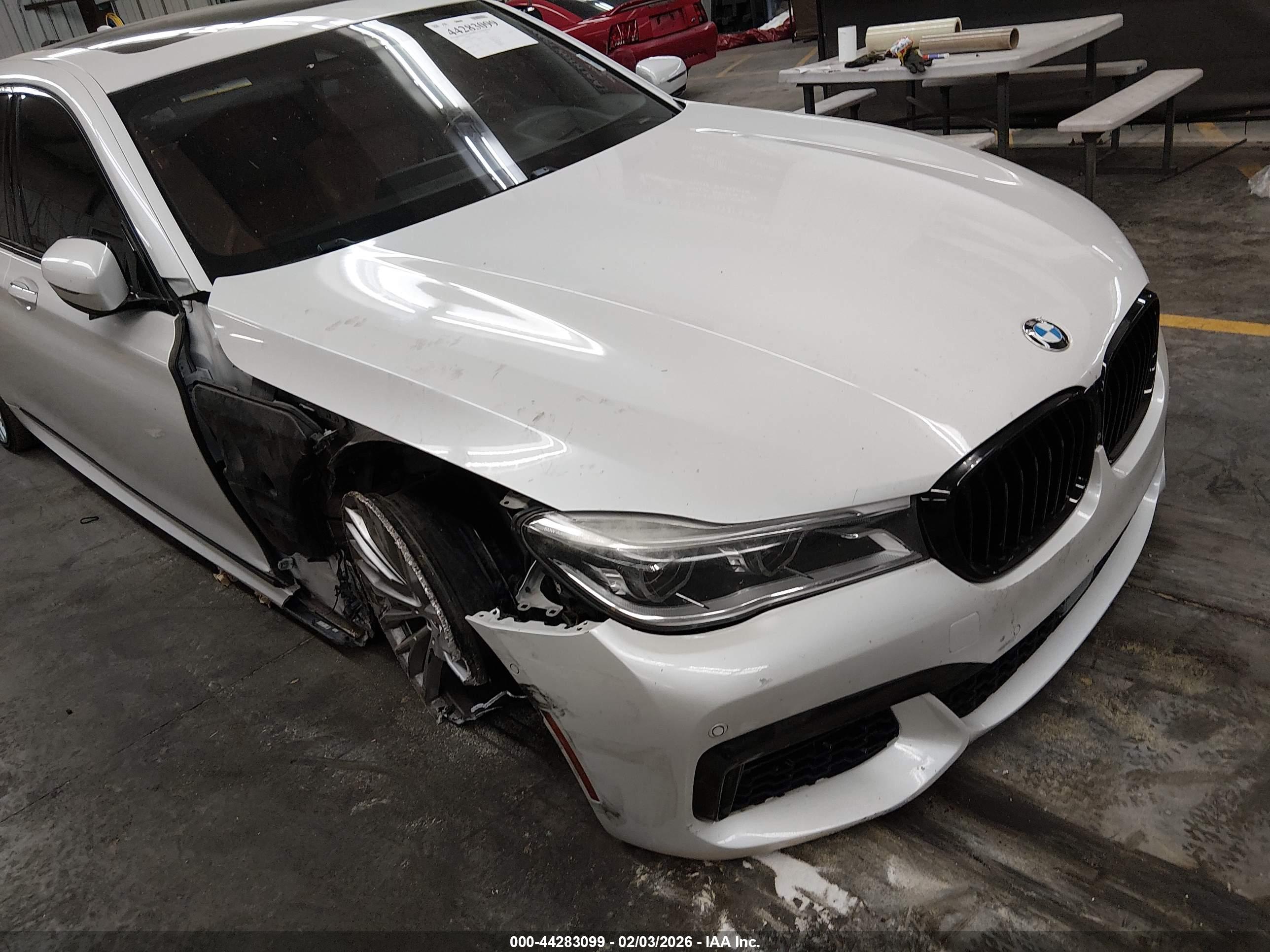 BMW 750I image 6