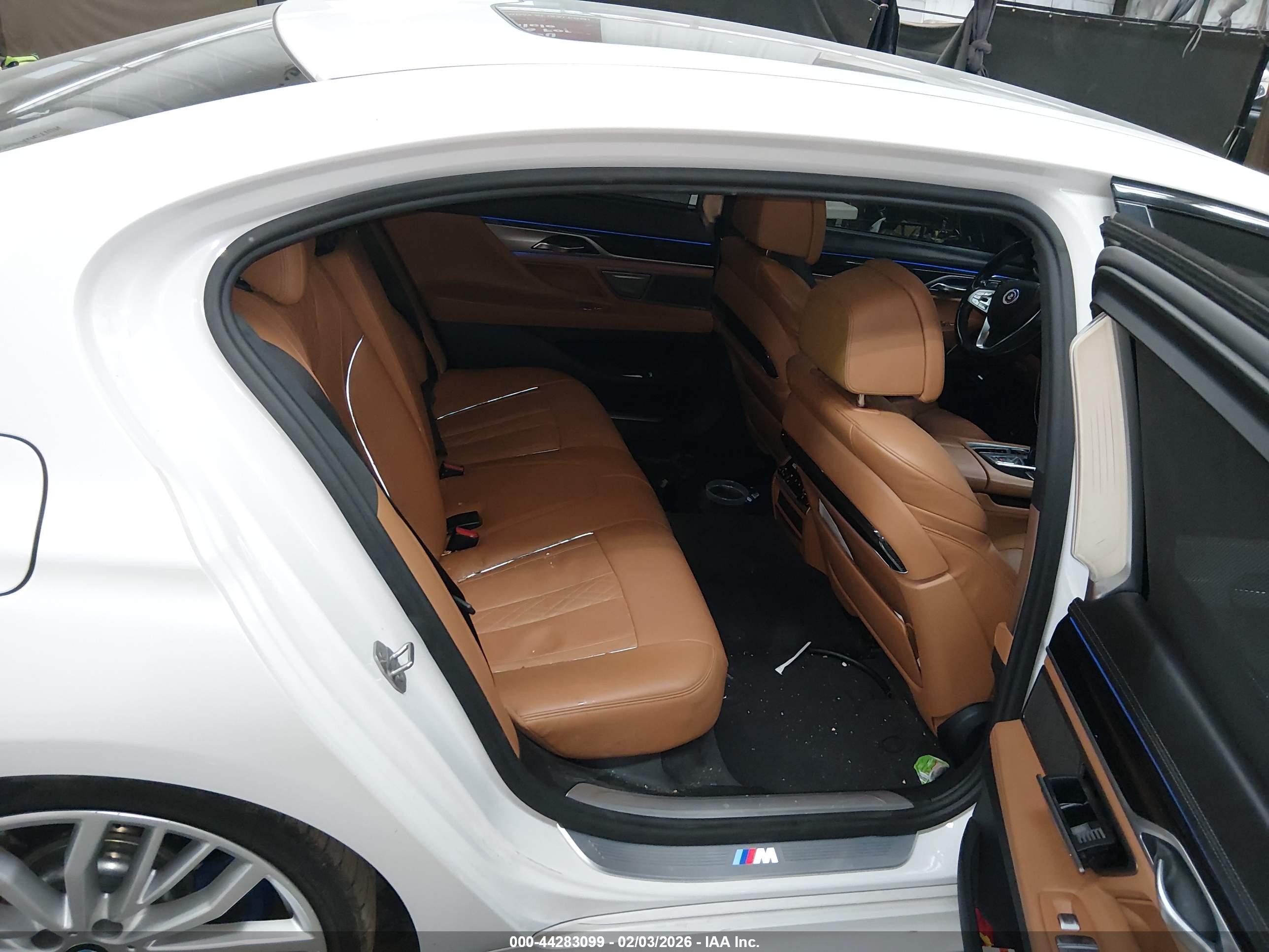 BMW 750I image 8