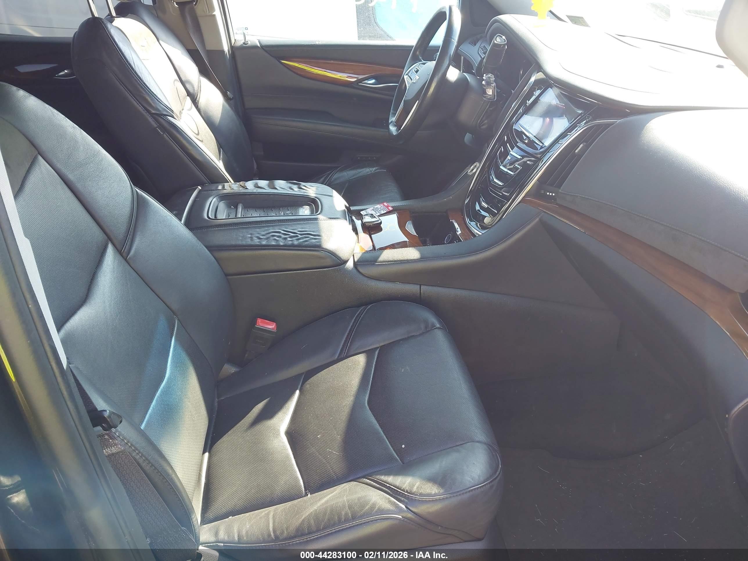 CADILLAC ESCALADE image 5