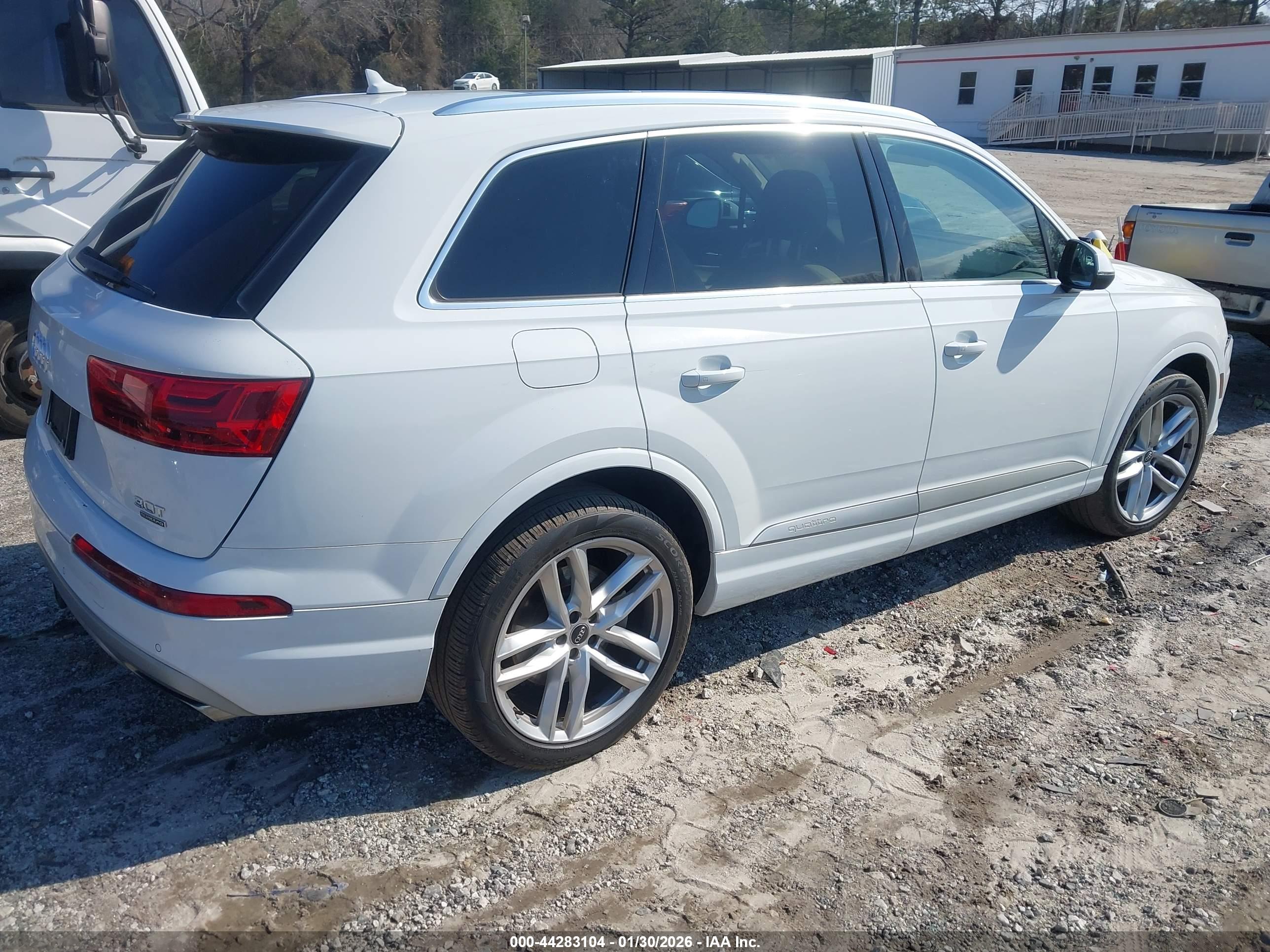 AUDI Q7 image 4