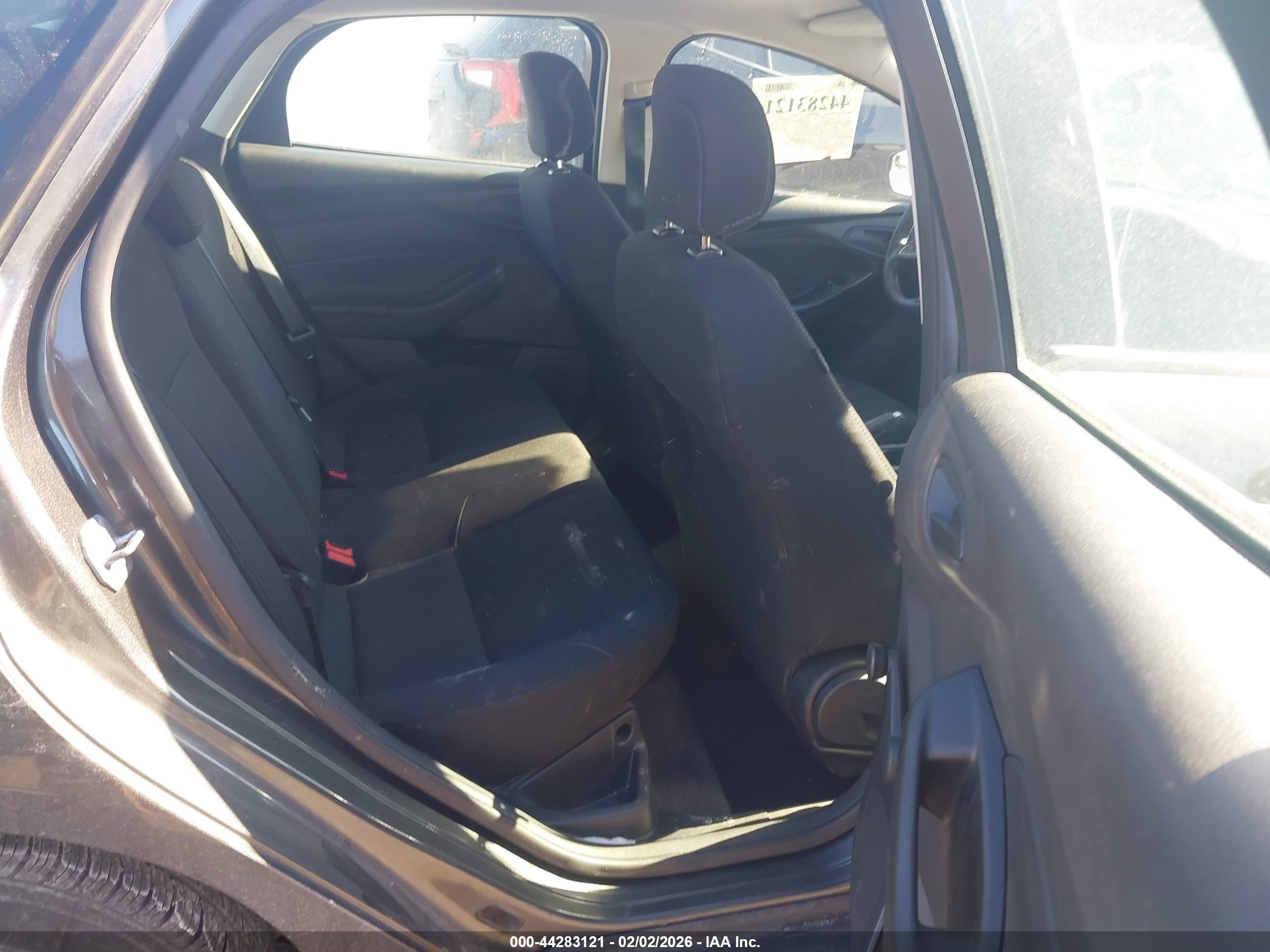 FORD FOCUS image 8