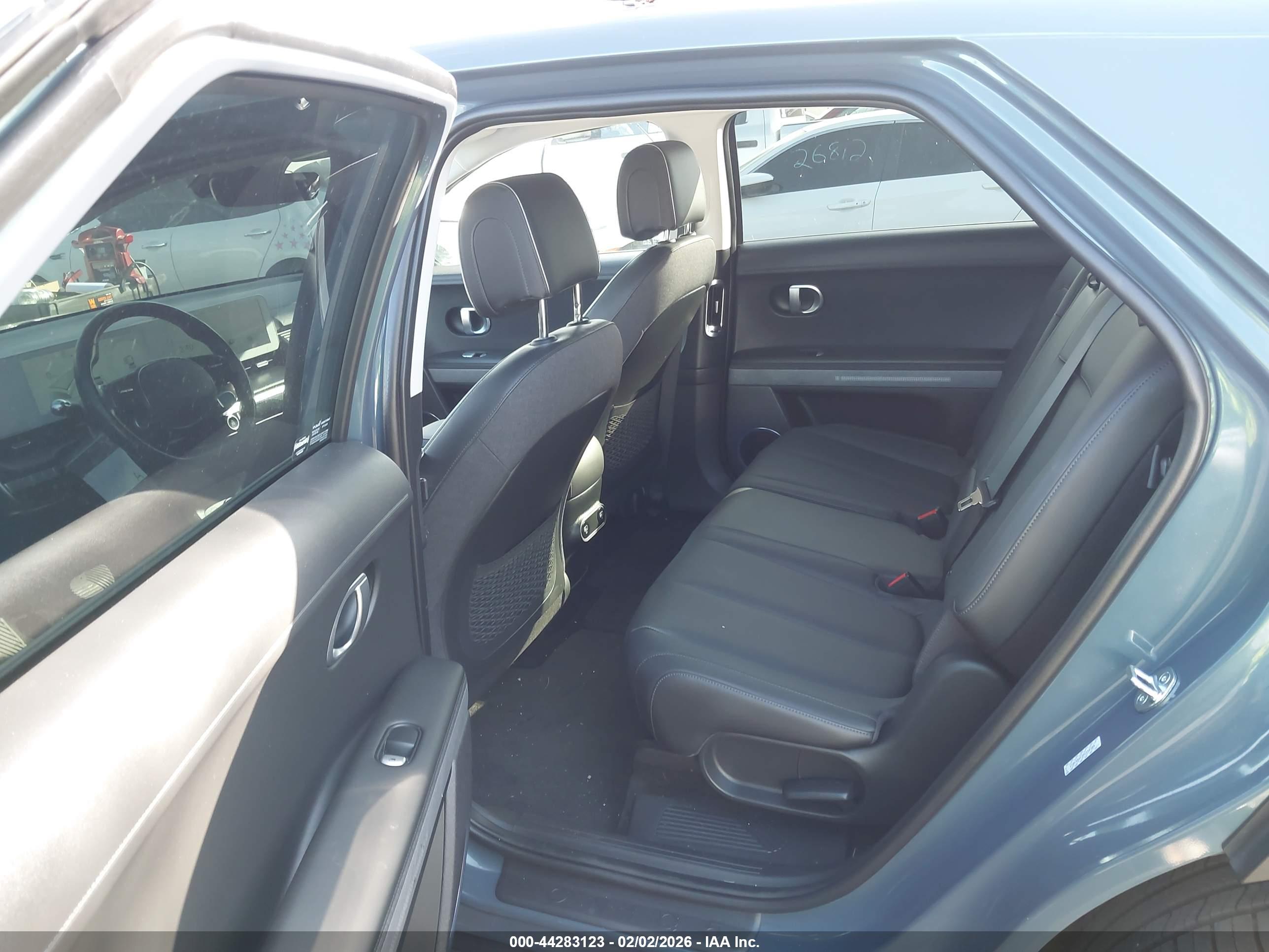 HYUNDAI IONIQ image 8