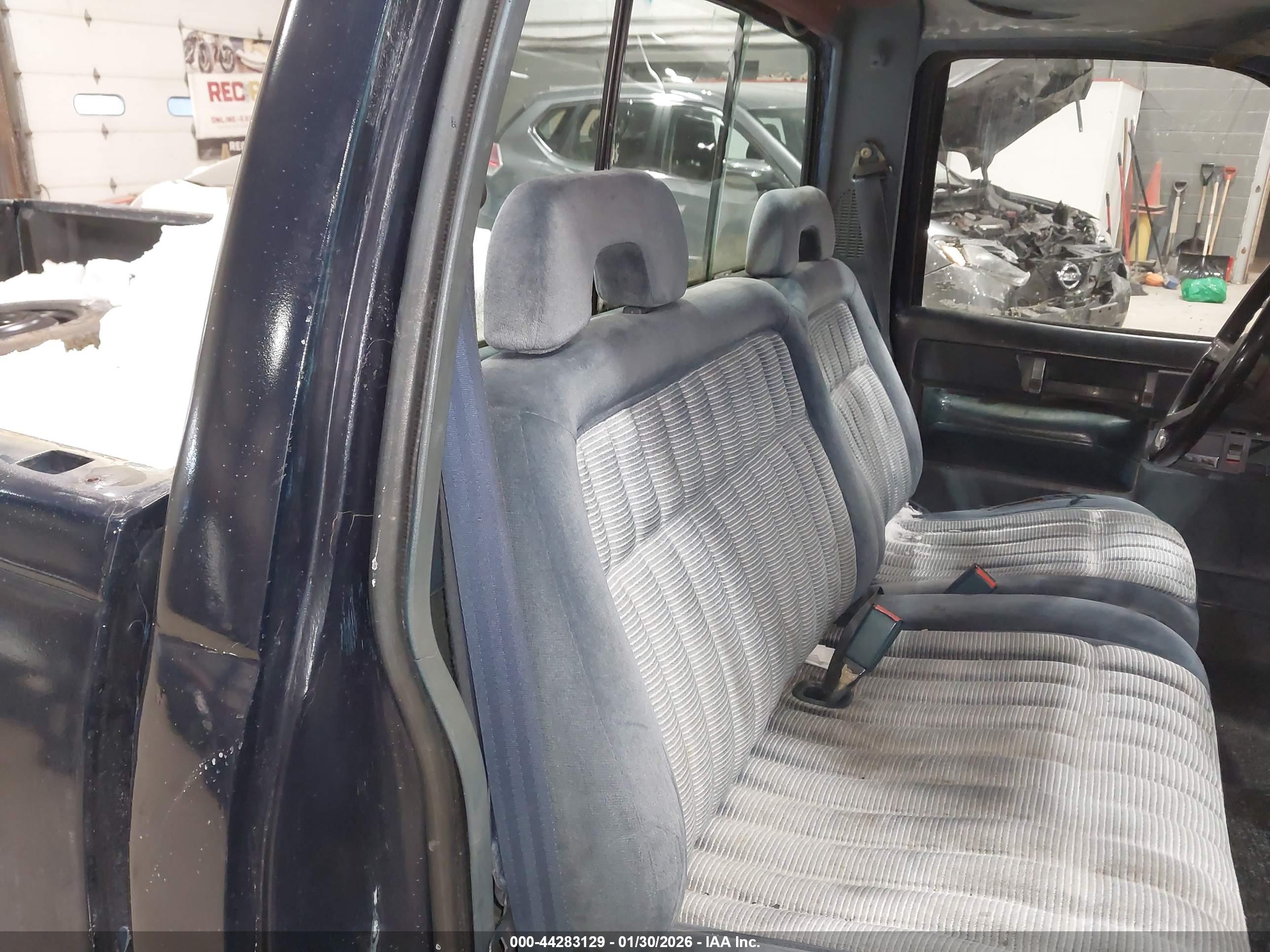 GMC GMT-400 image 8