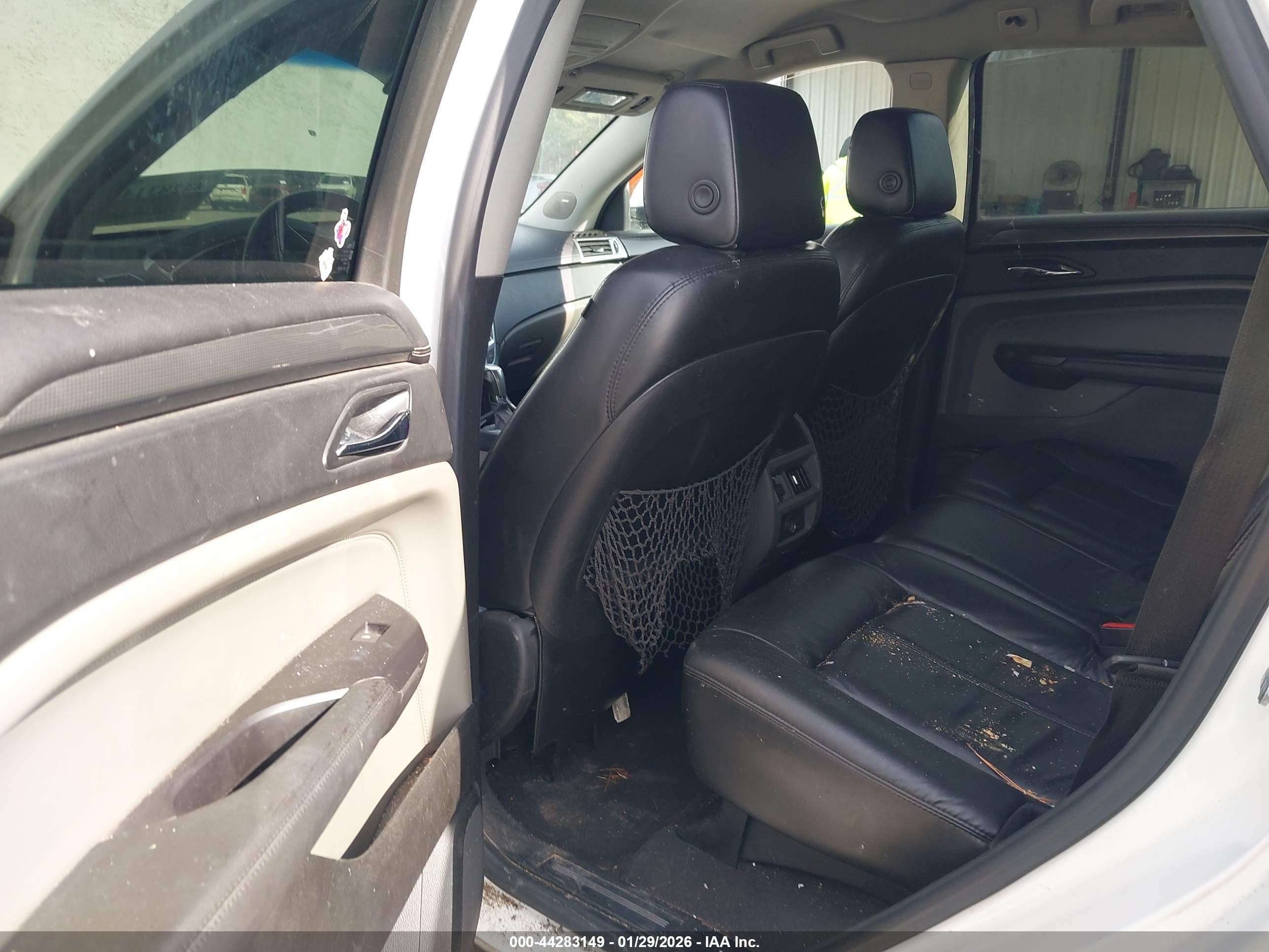 CADILLAC SRX image 8