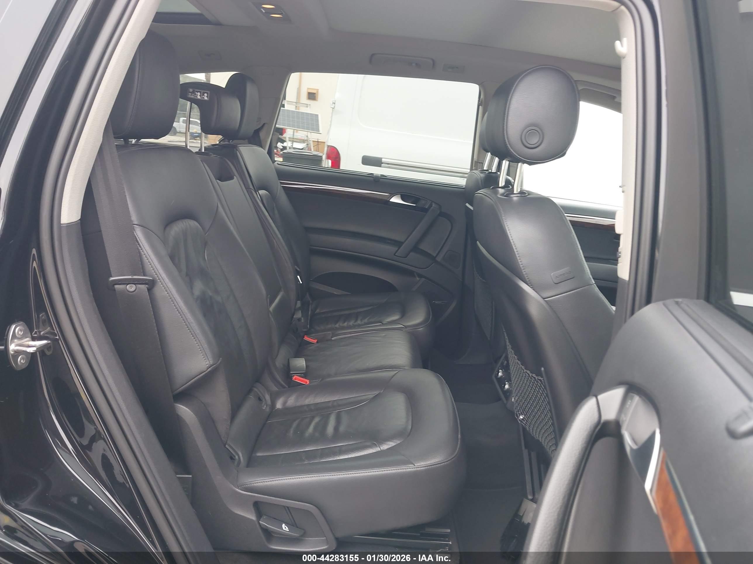 AUDI Q7 image 8