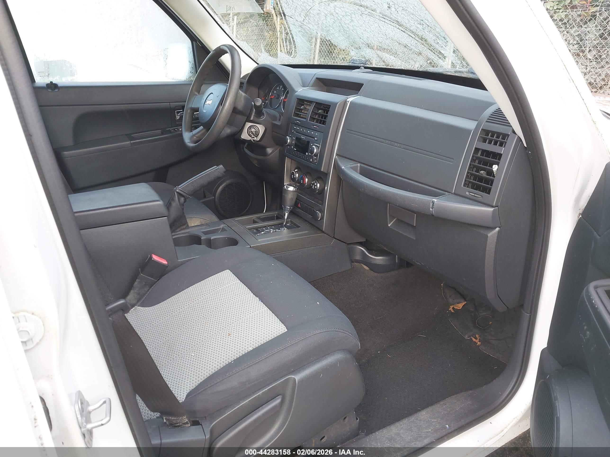 JEEP LIBERTY image 5