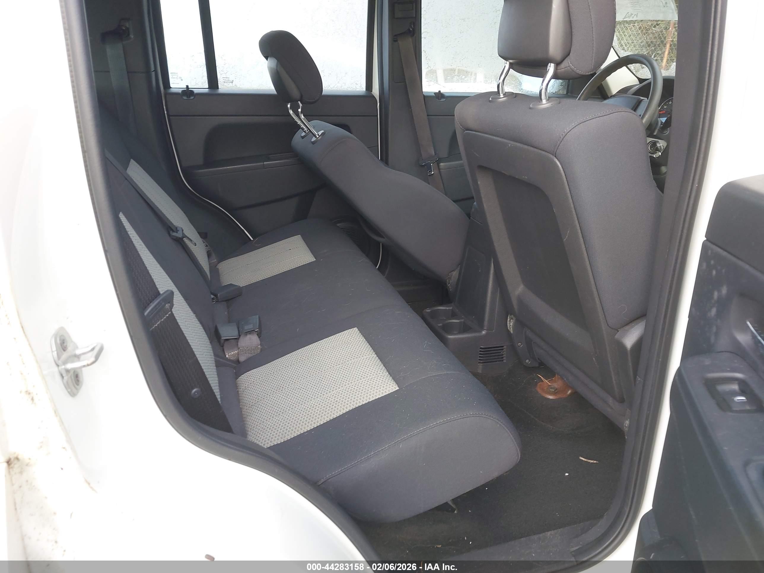JEEP LIBERTY image 8