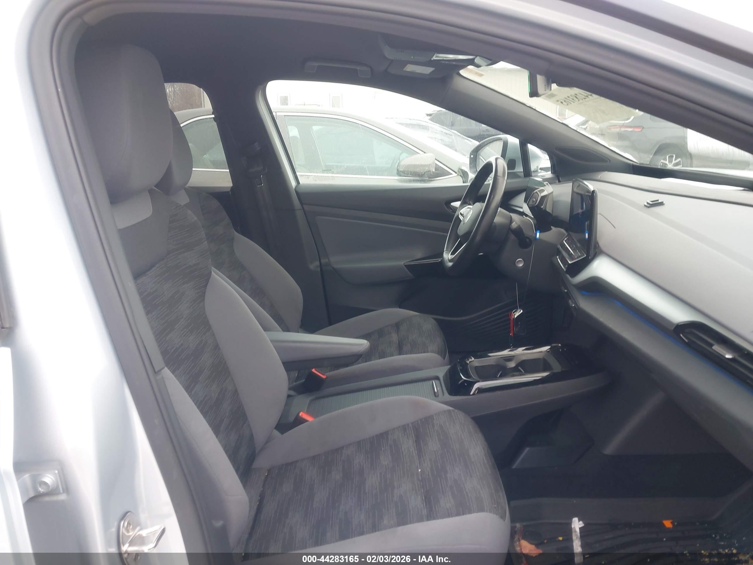 VOLKSWAGEN ID.4 image 5