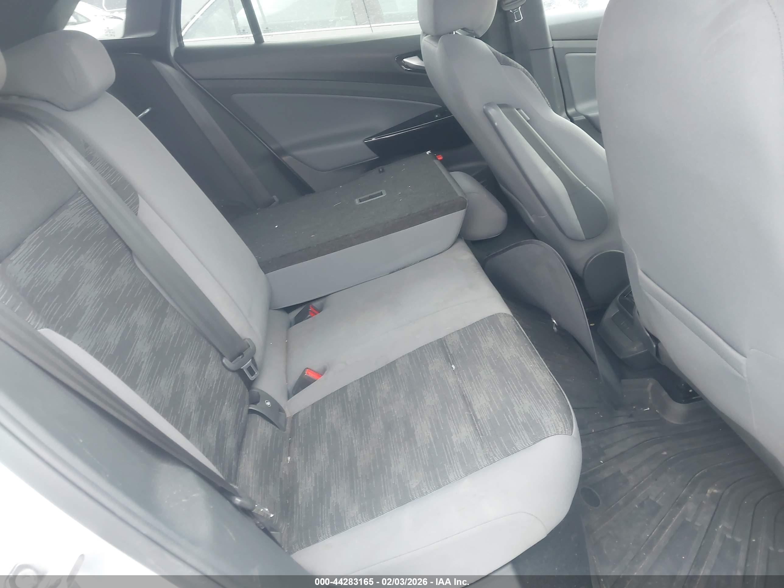 VOLKSWAGEN ID.4 image 8