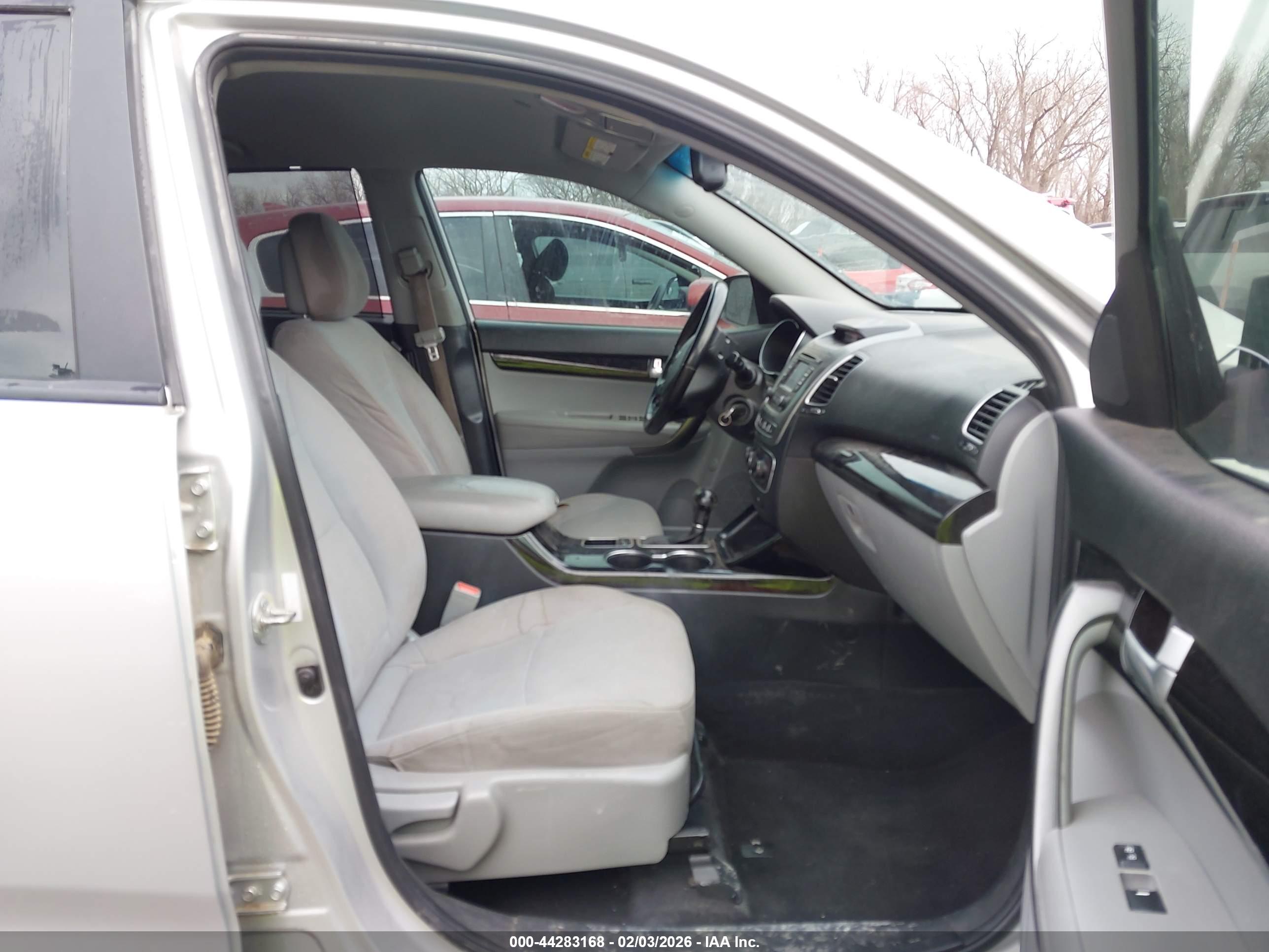 KIA SORENTO image 5