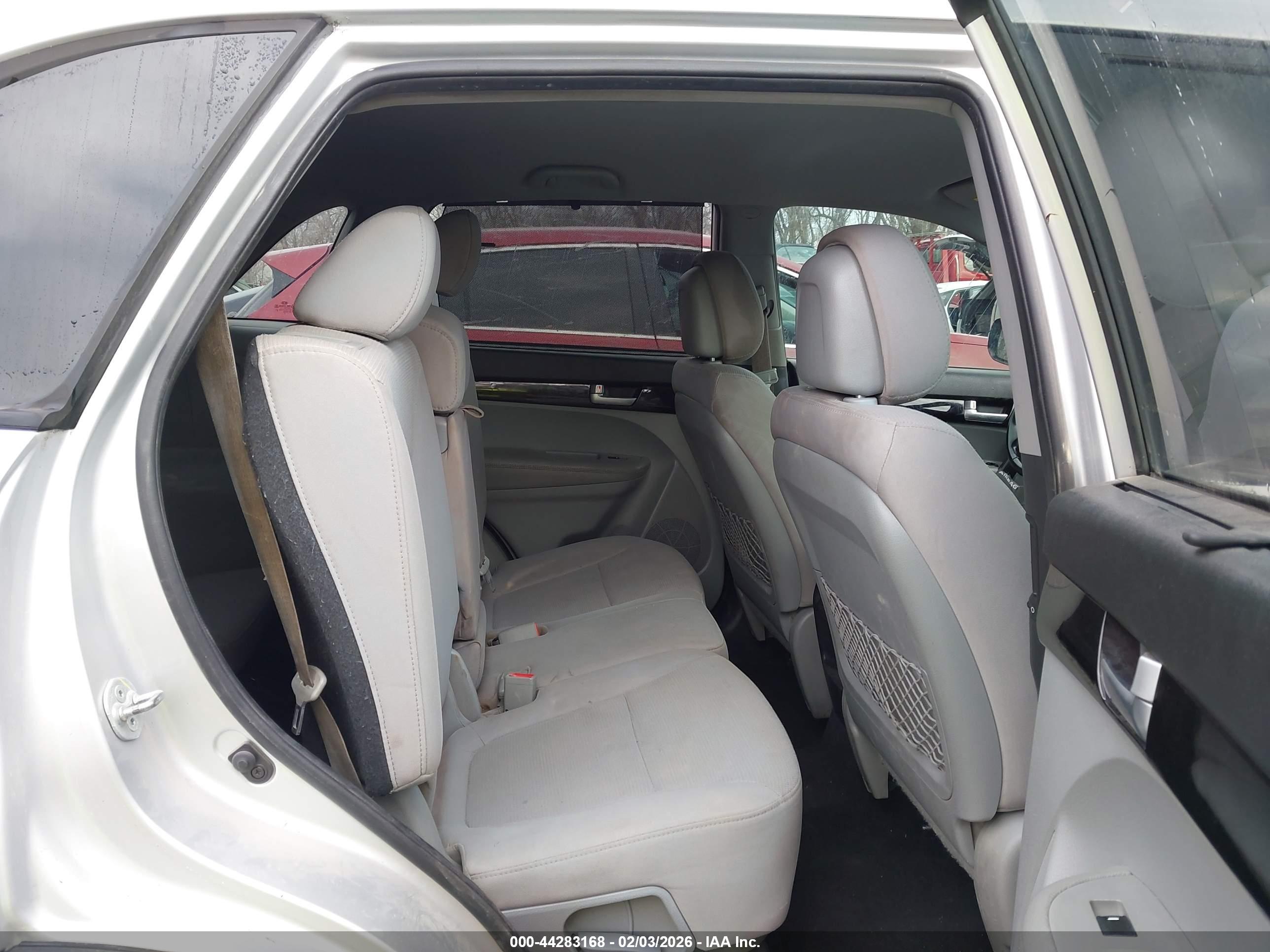 KIA SORENTO image 8