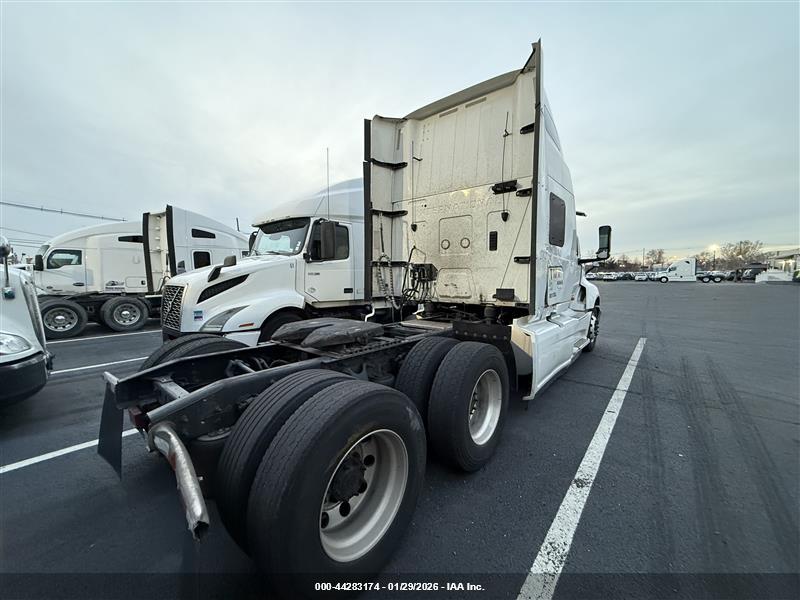 INTERNATIONAL LT image 4