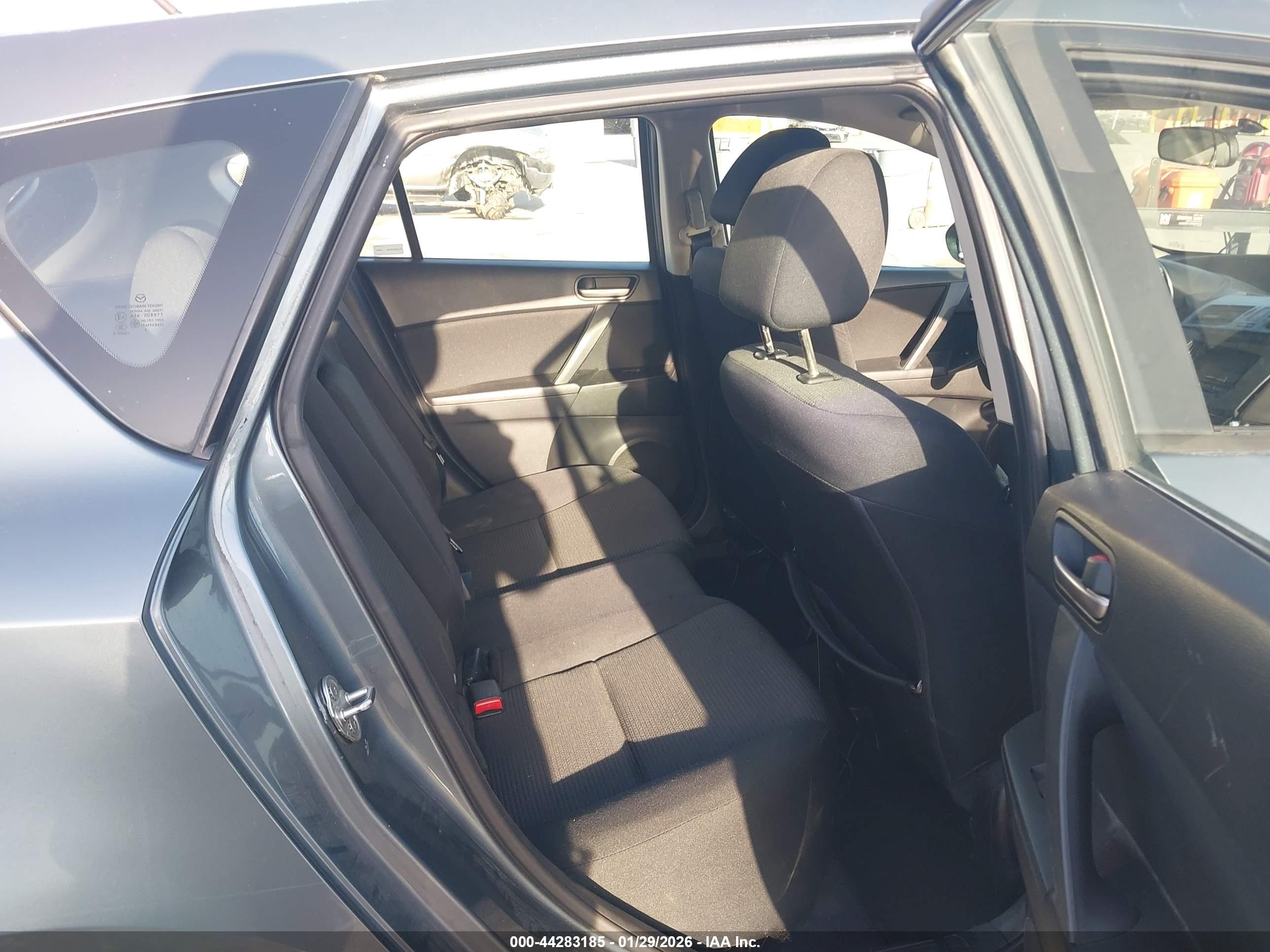 MAZDA MAZDA3 image 8