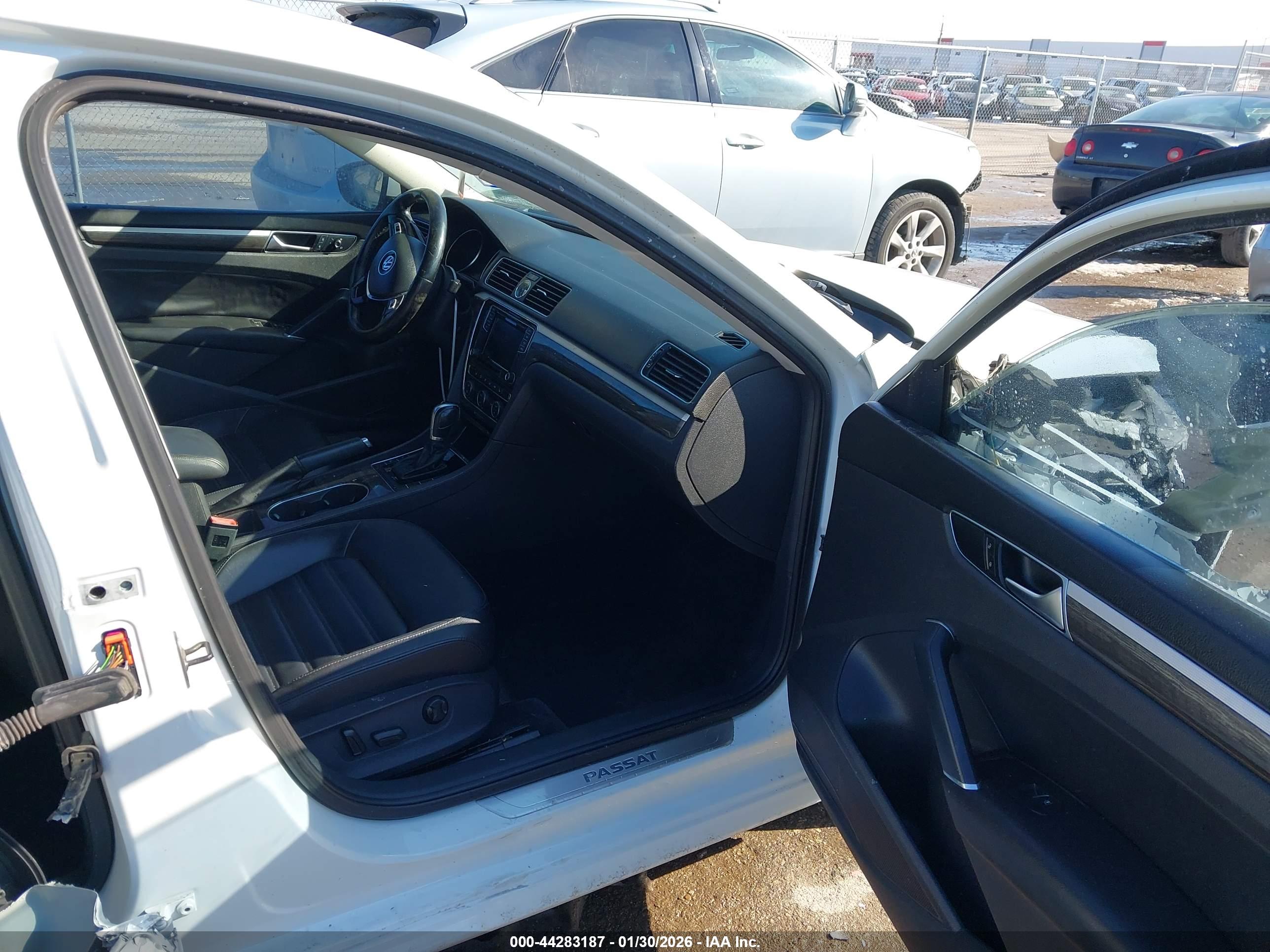 VOLKSWAGEN PASSAT image 5