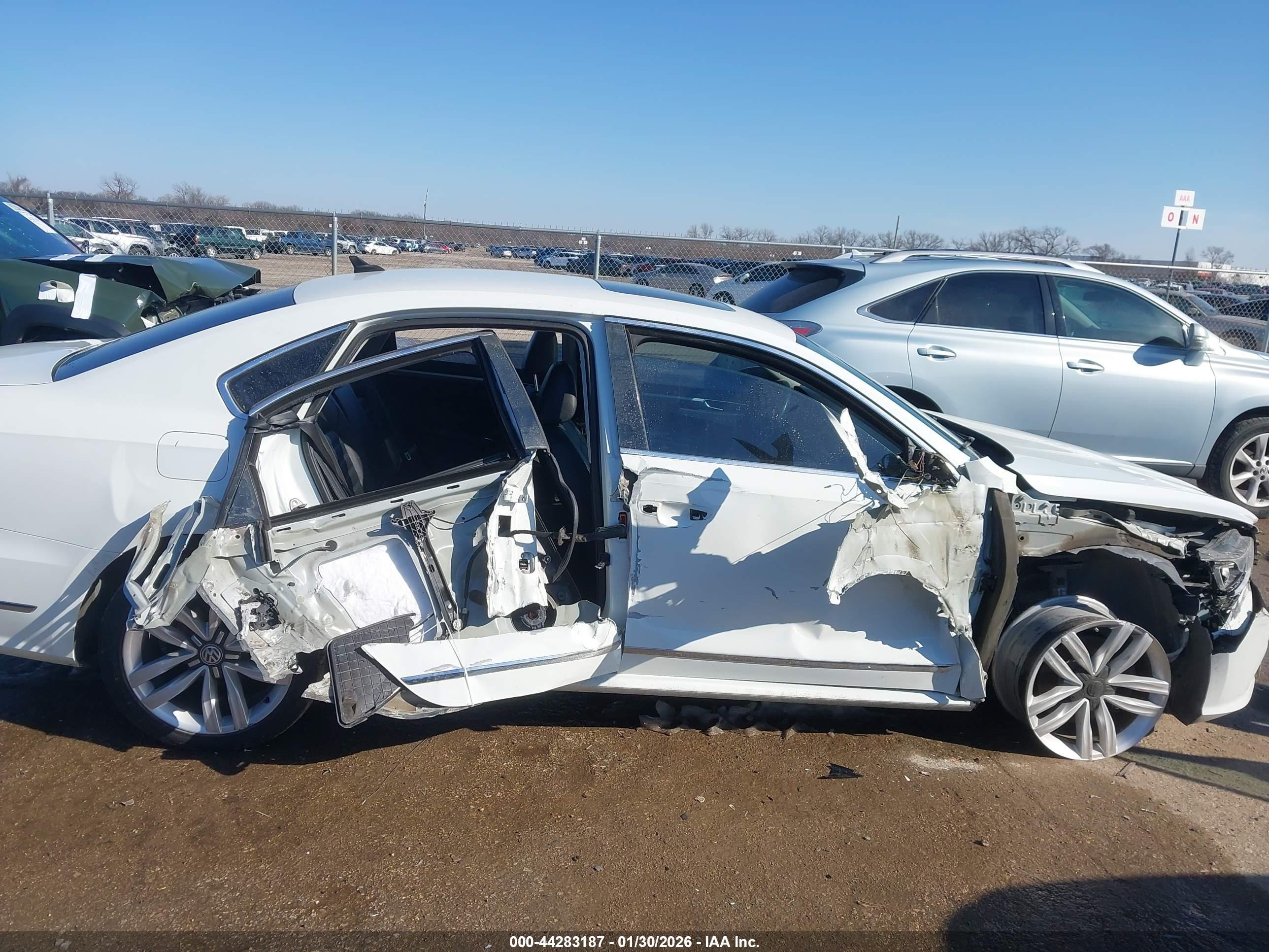 VOLKSWAGEN PASSAT image 6