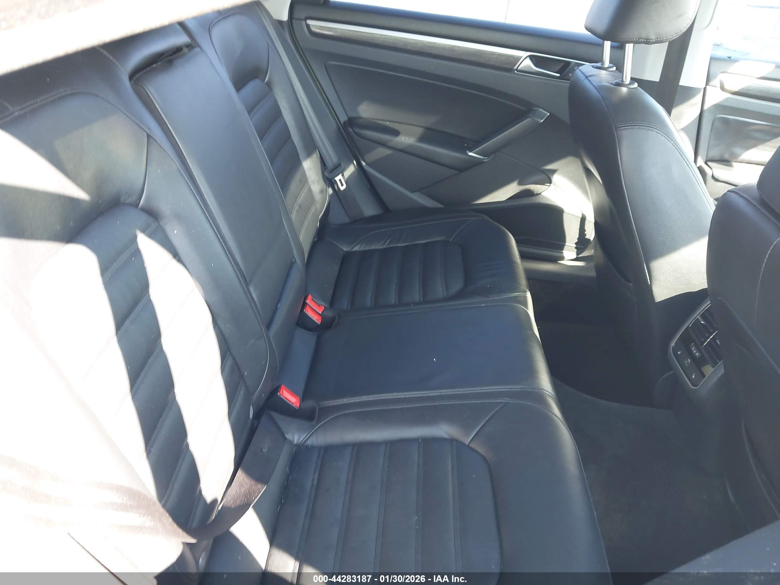 VOLKSWAGEN PASSAT image 8