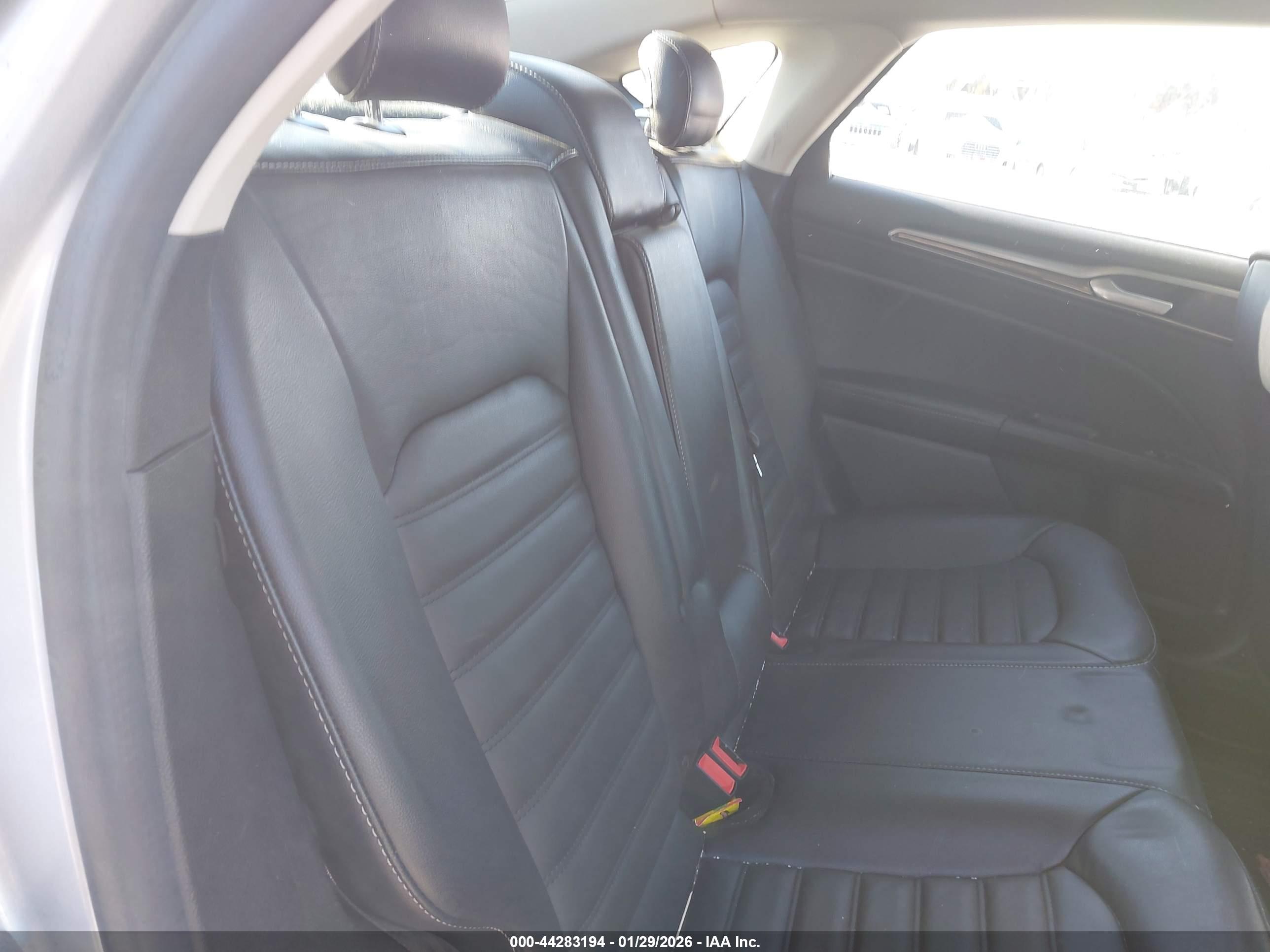 FORD FUSION image 8