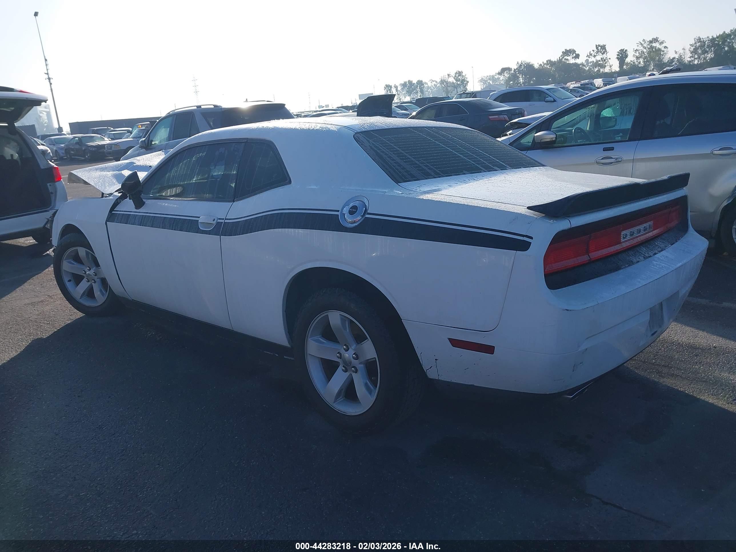 DODGE CHALLENGER image 3