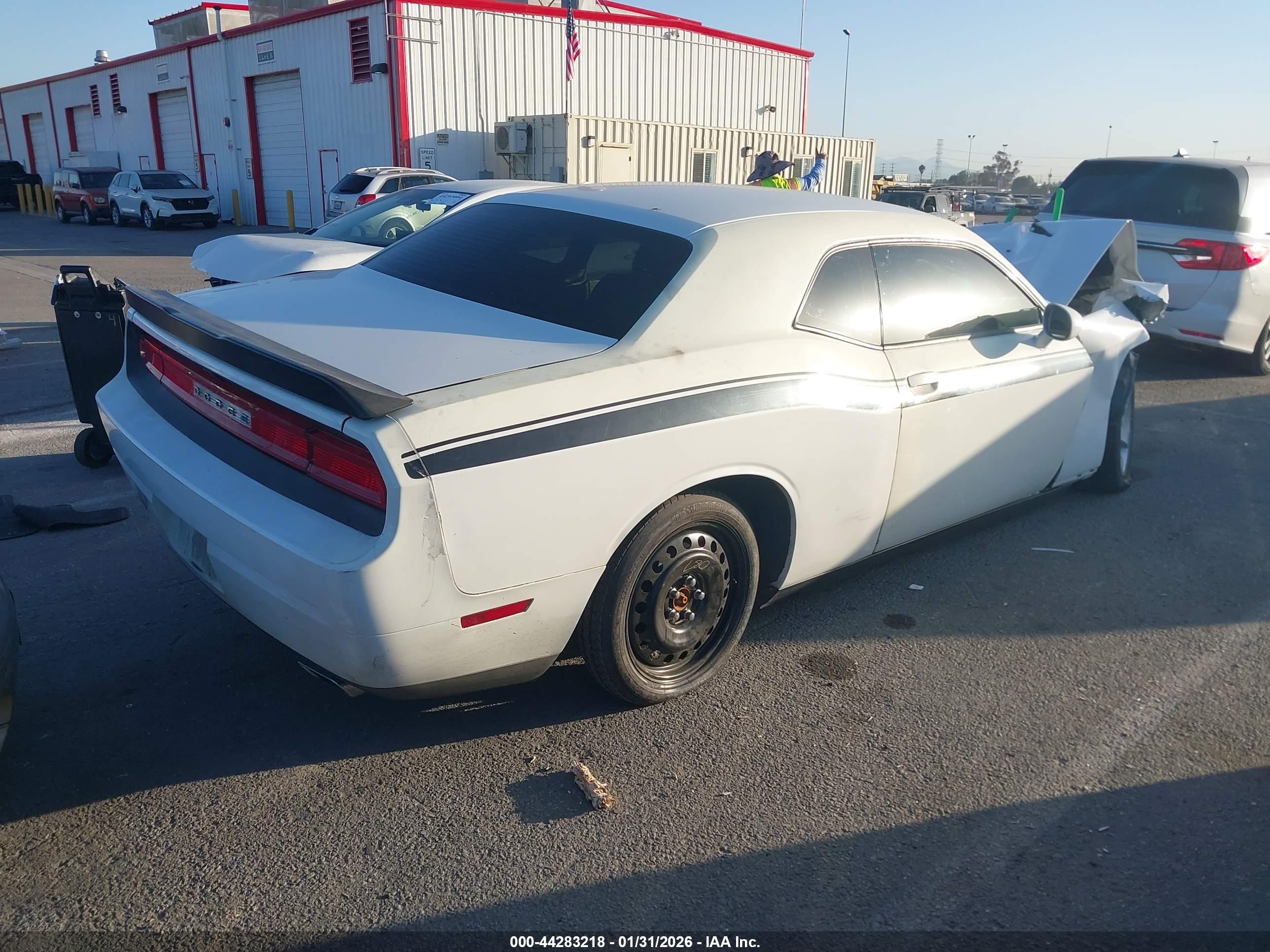 DODGE CHALLENGER image 4