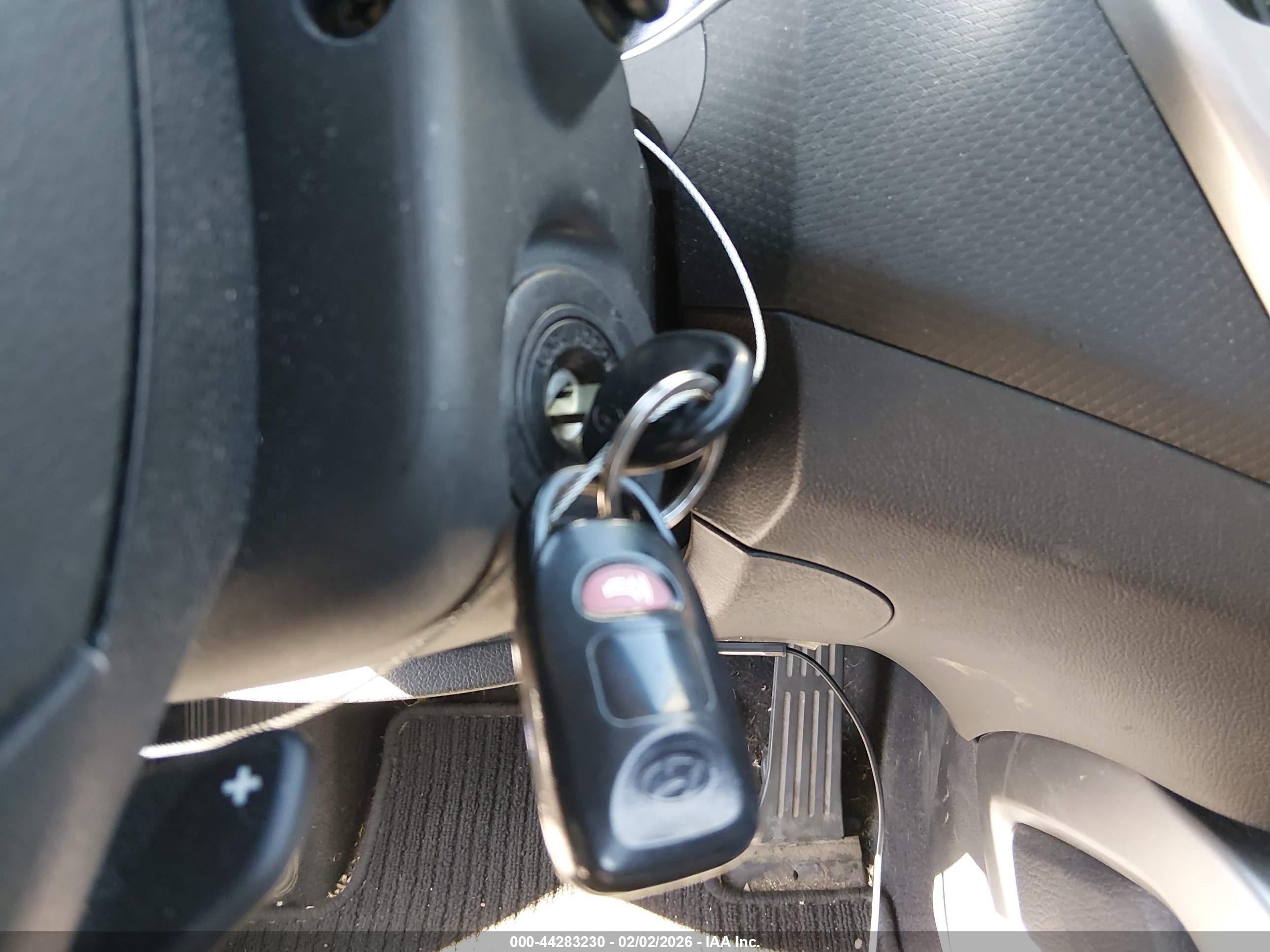 HYUNDAI VELOSTER image 11