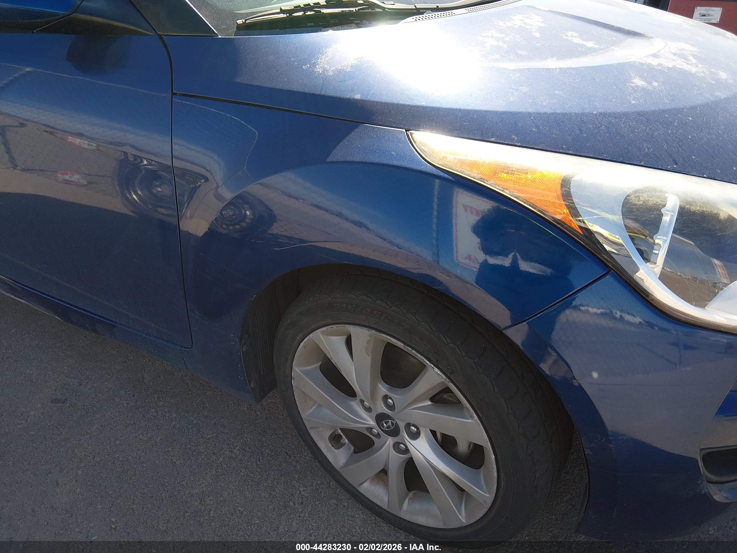 HYUNDAI VELOSTER image 6