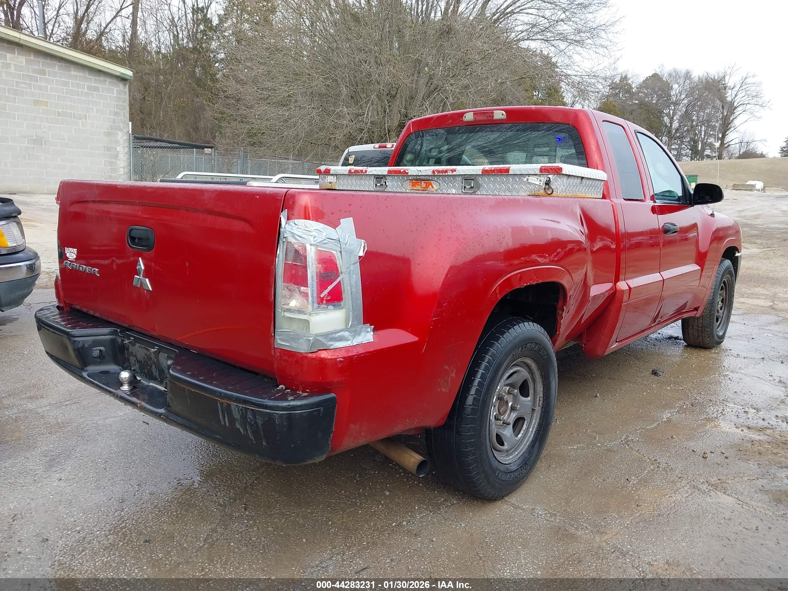 MITSUBISHI RAIDER image 4
