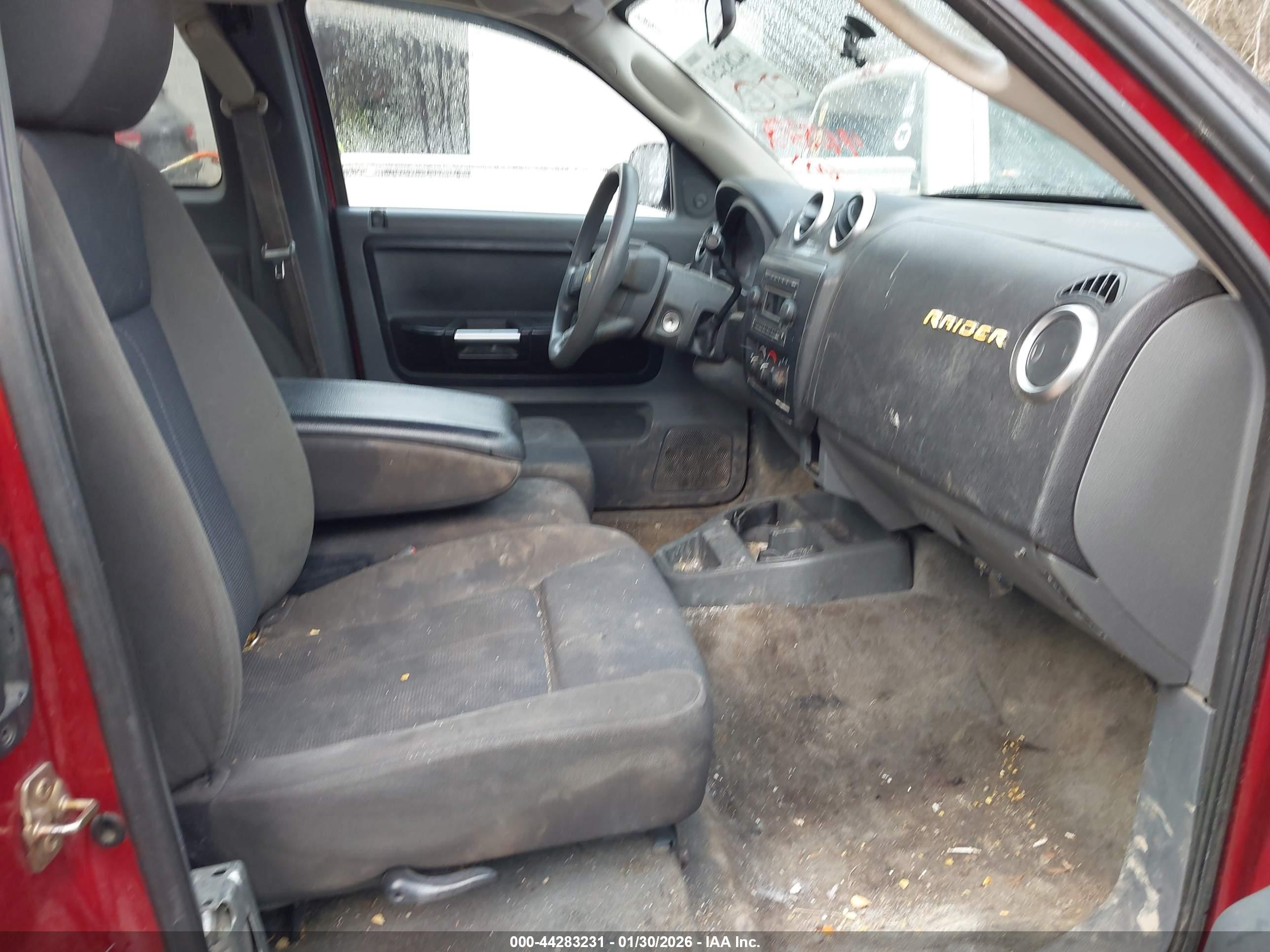 MITSUBISHI RAIDER image 5