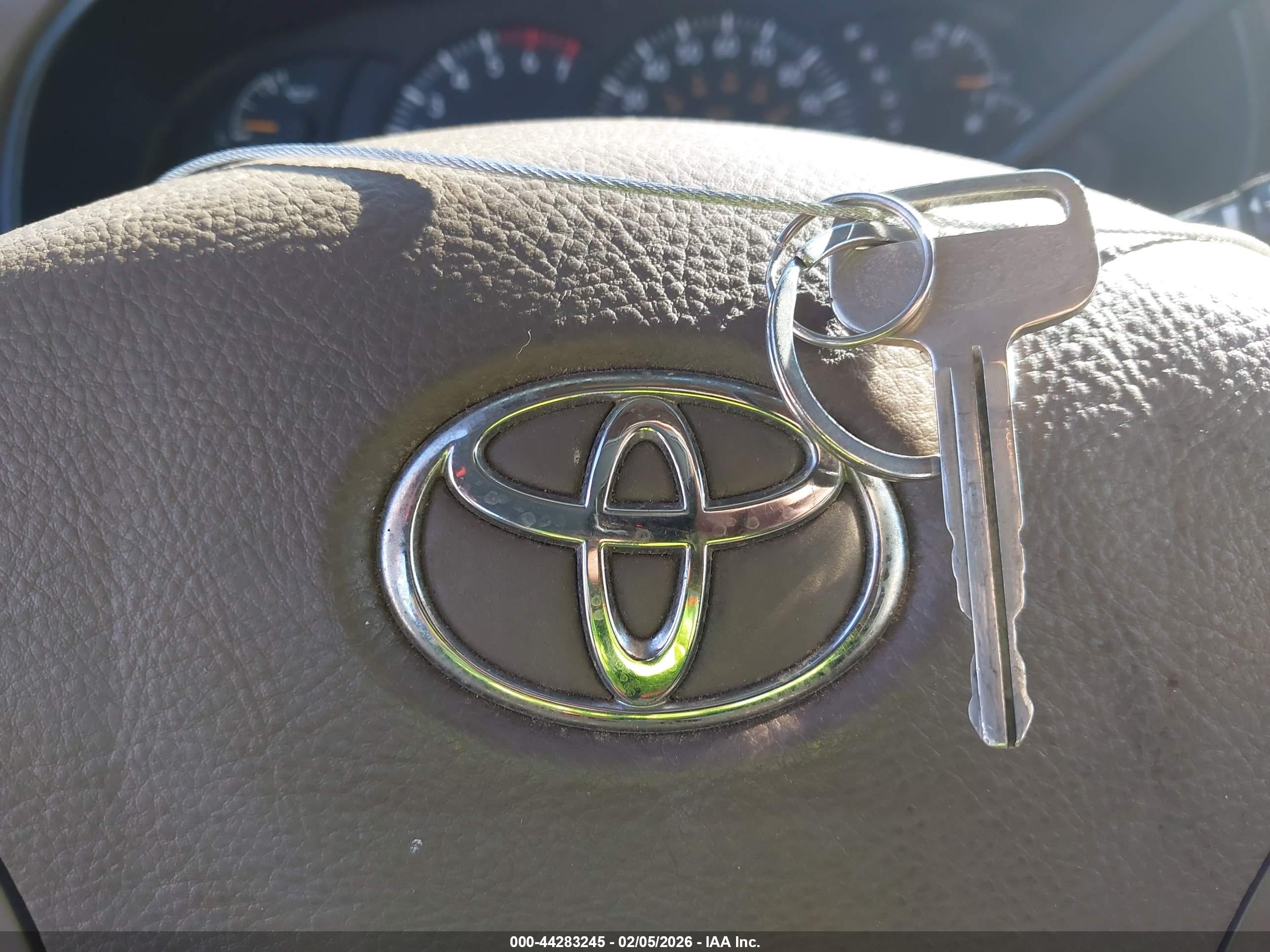 TOYOTA TUNDRA image 11