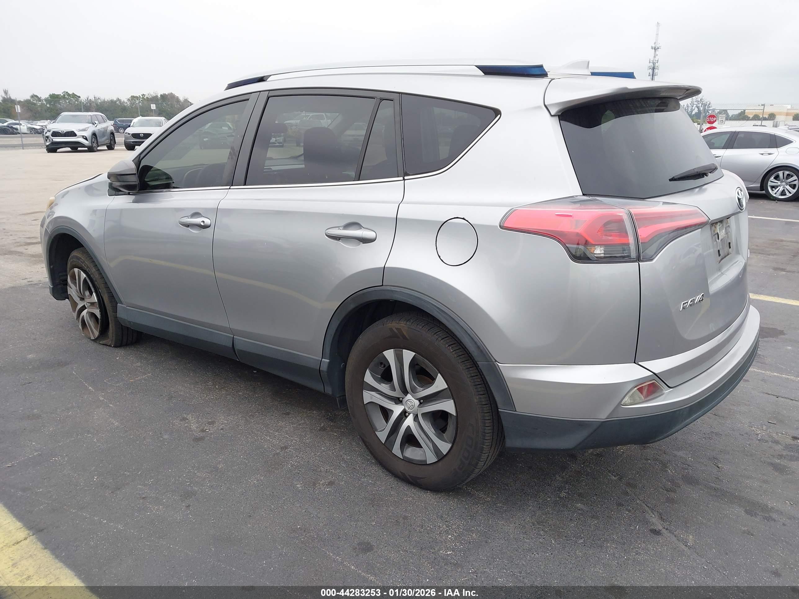 TOYOTA RAV4 image 3