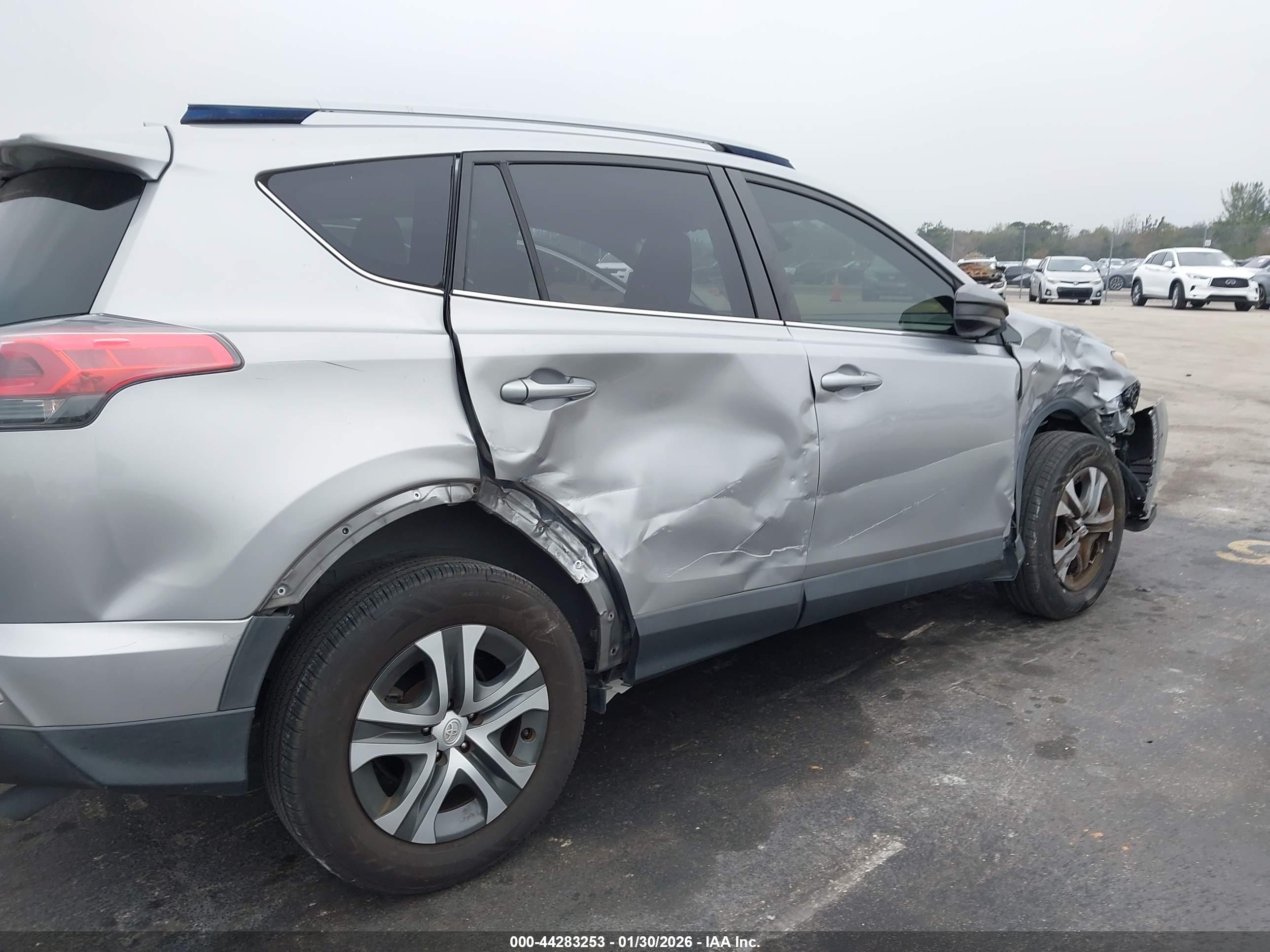 TOYOTA RAV4 image 6