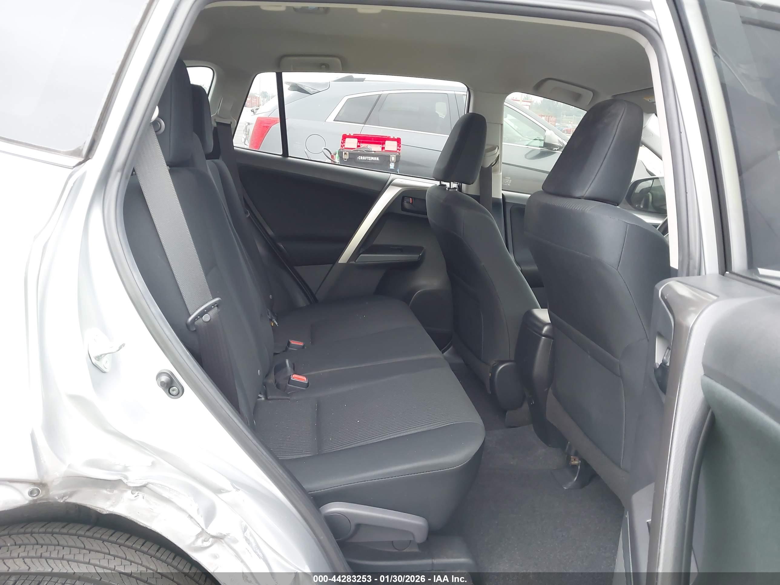 TOYOTA RAV4 image 8