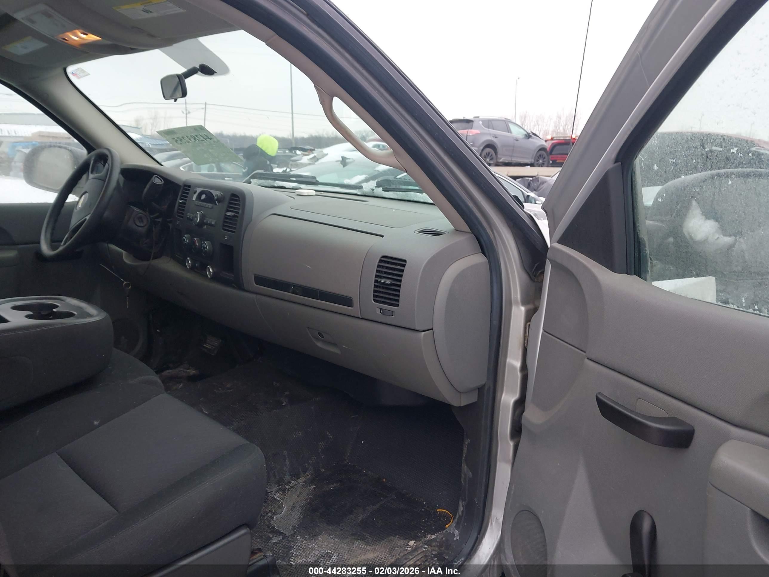 CHEVROLET SILVERADO image 5