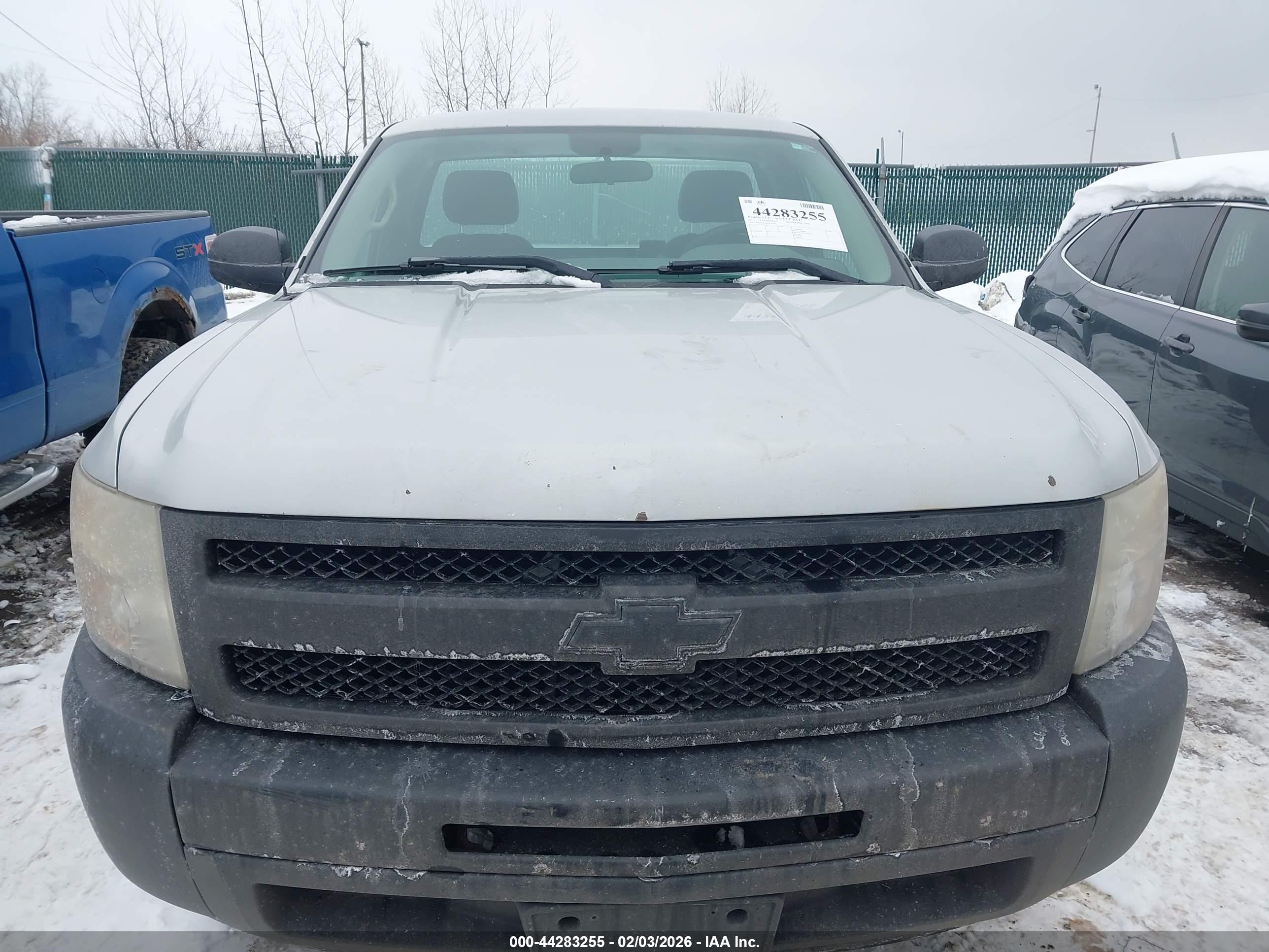 CHEVROLET SILVERADO image 6