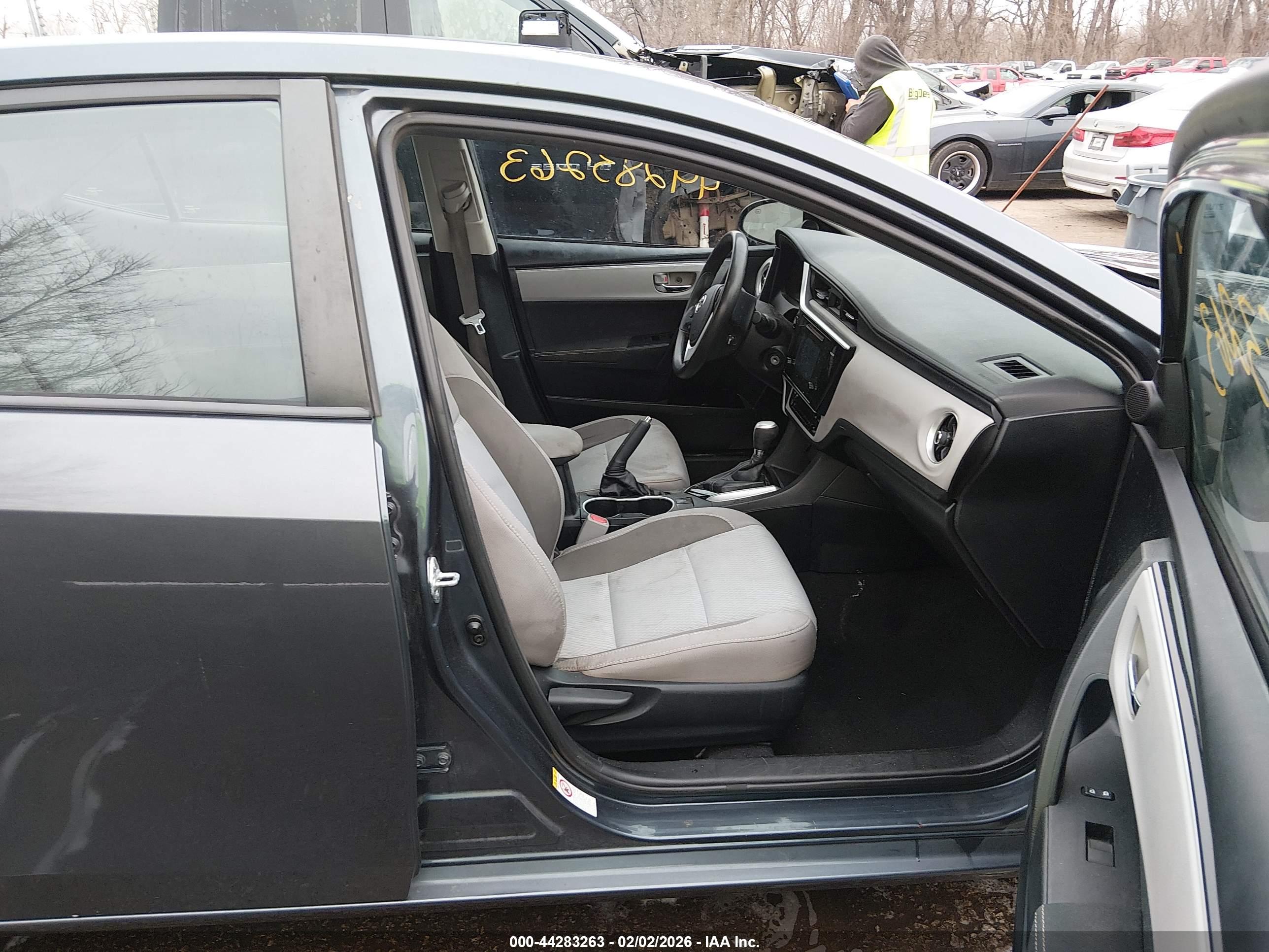 TOYOTA COROLLA image 5