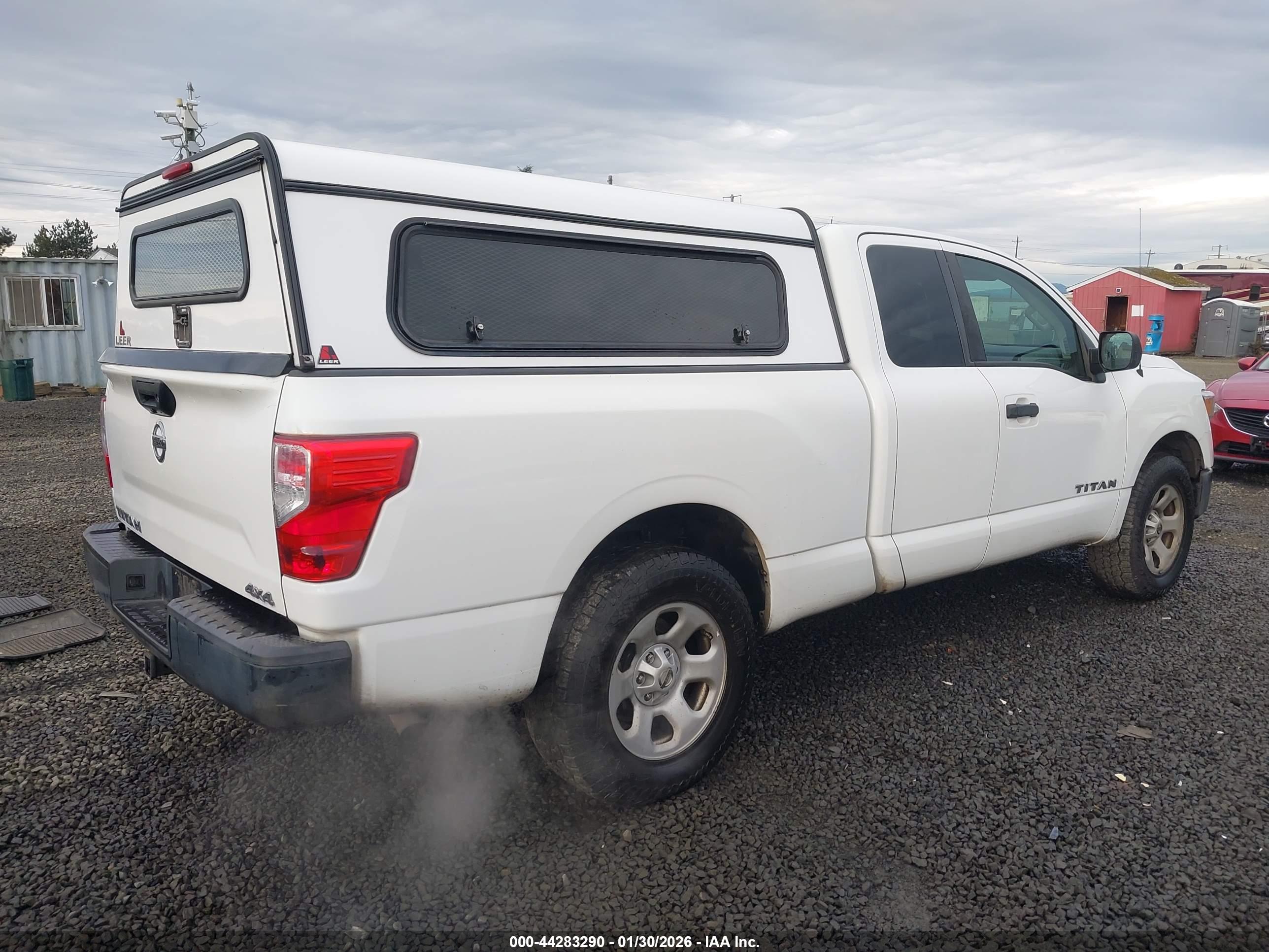 NISSAN TITAN image 4