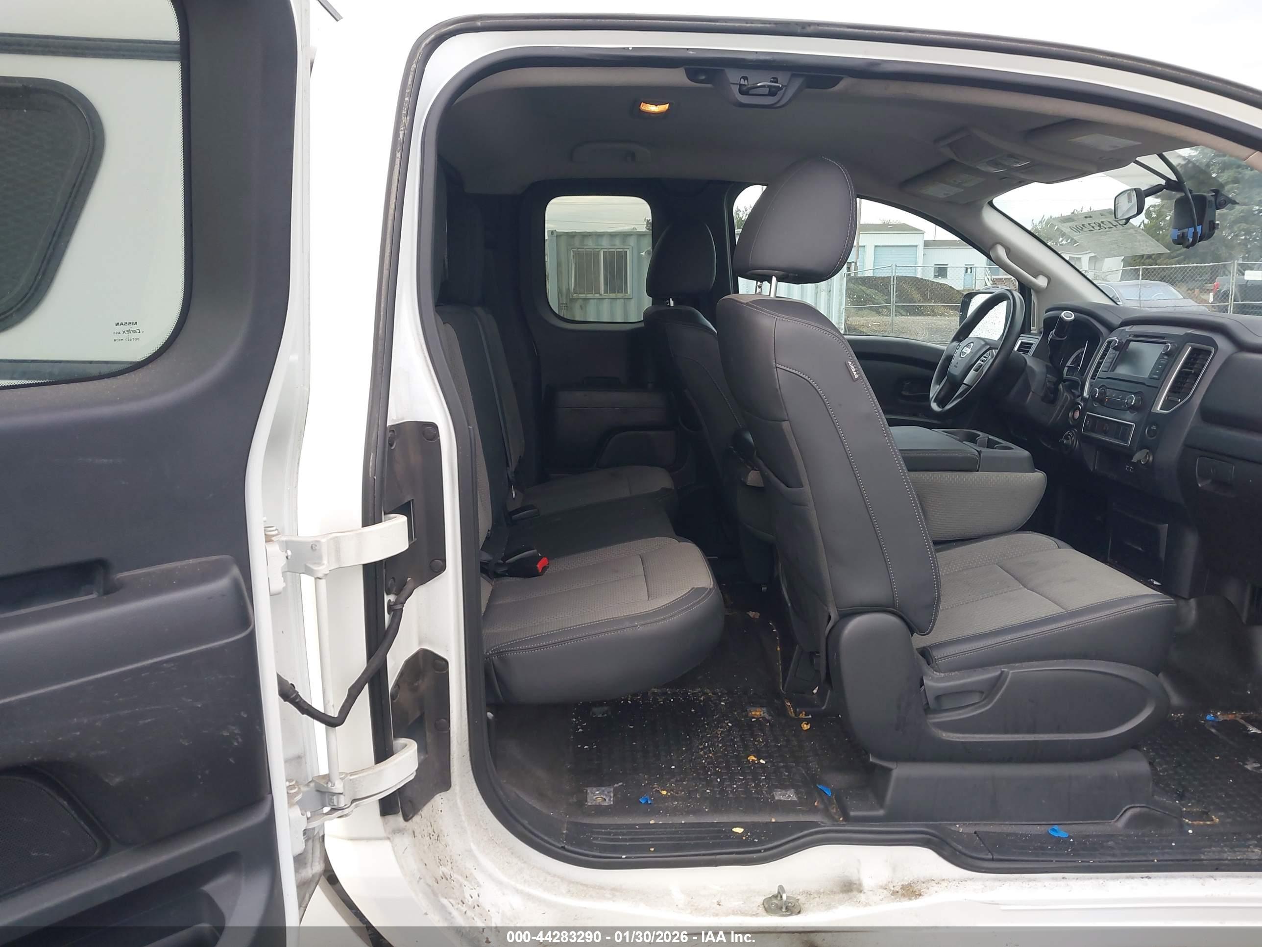 NISSAN TITAN image 8