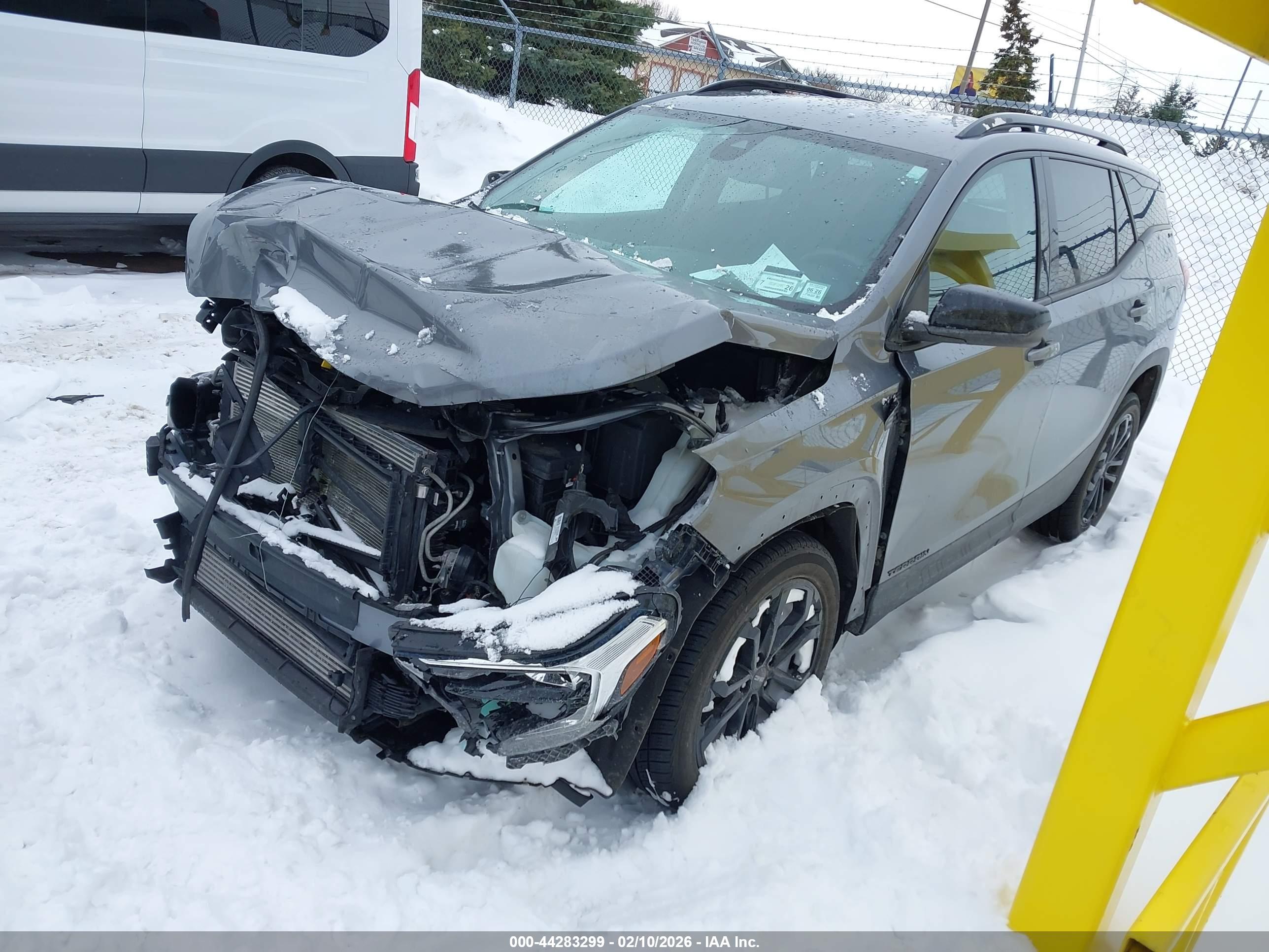 GMC TERRAIN image 2