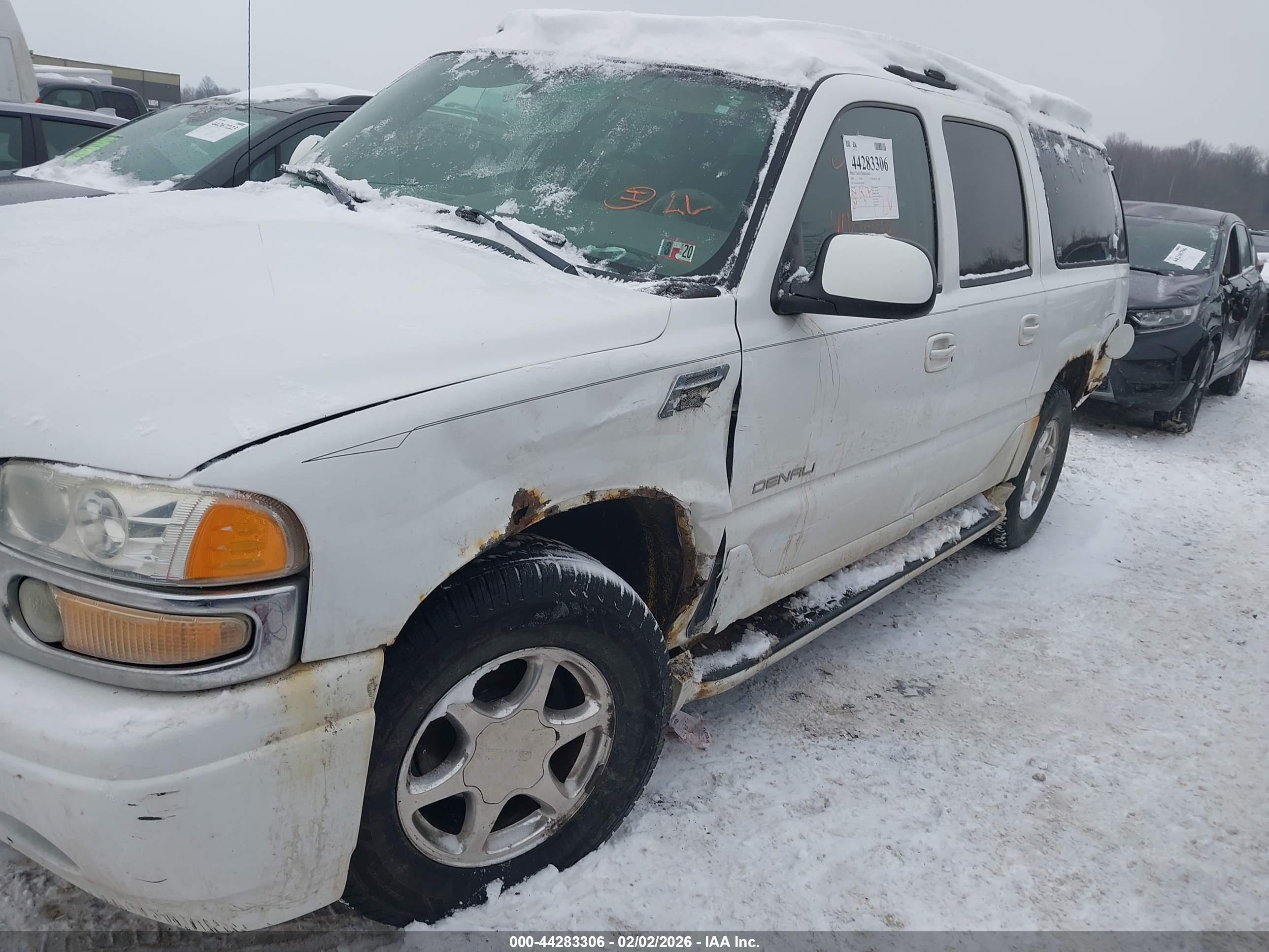 GMC YUKON image 6