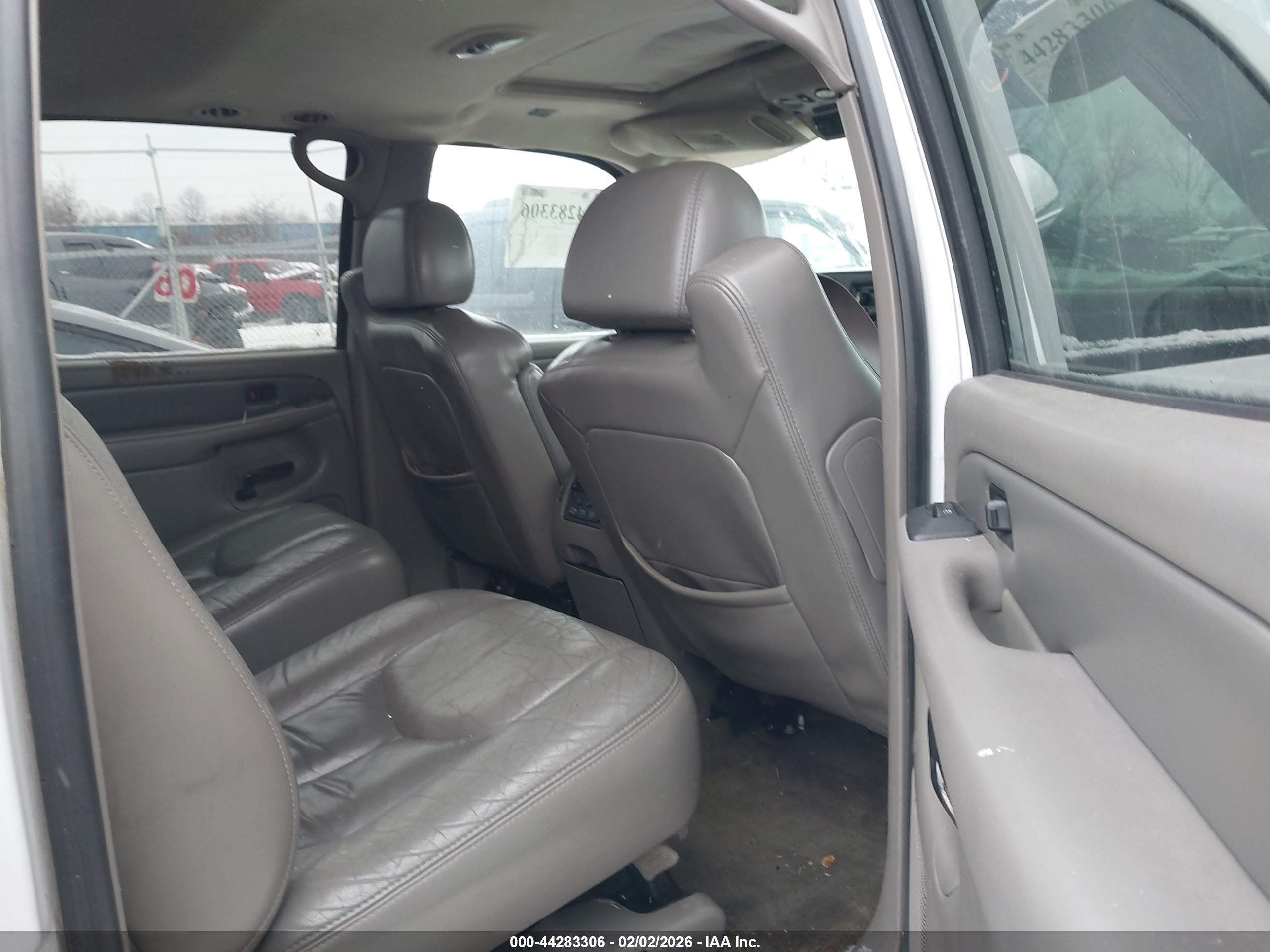 GMC YUKON image 8