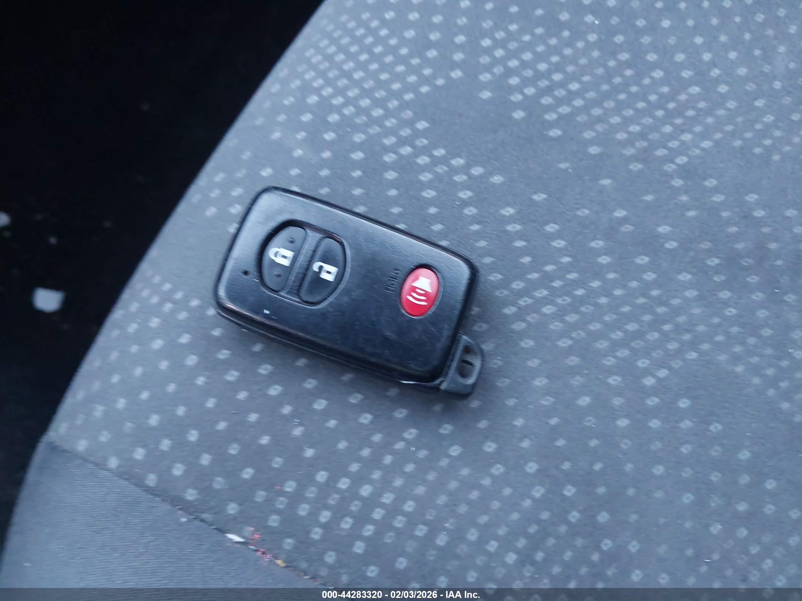 TOYOTA PRIUS image 11